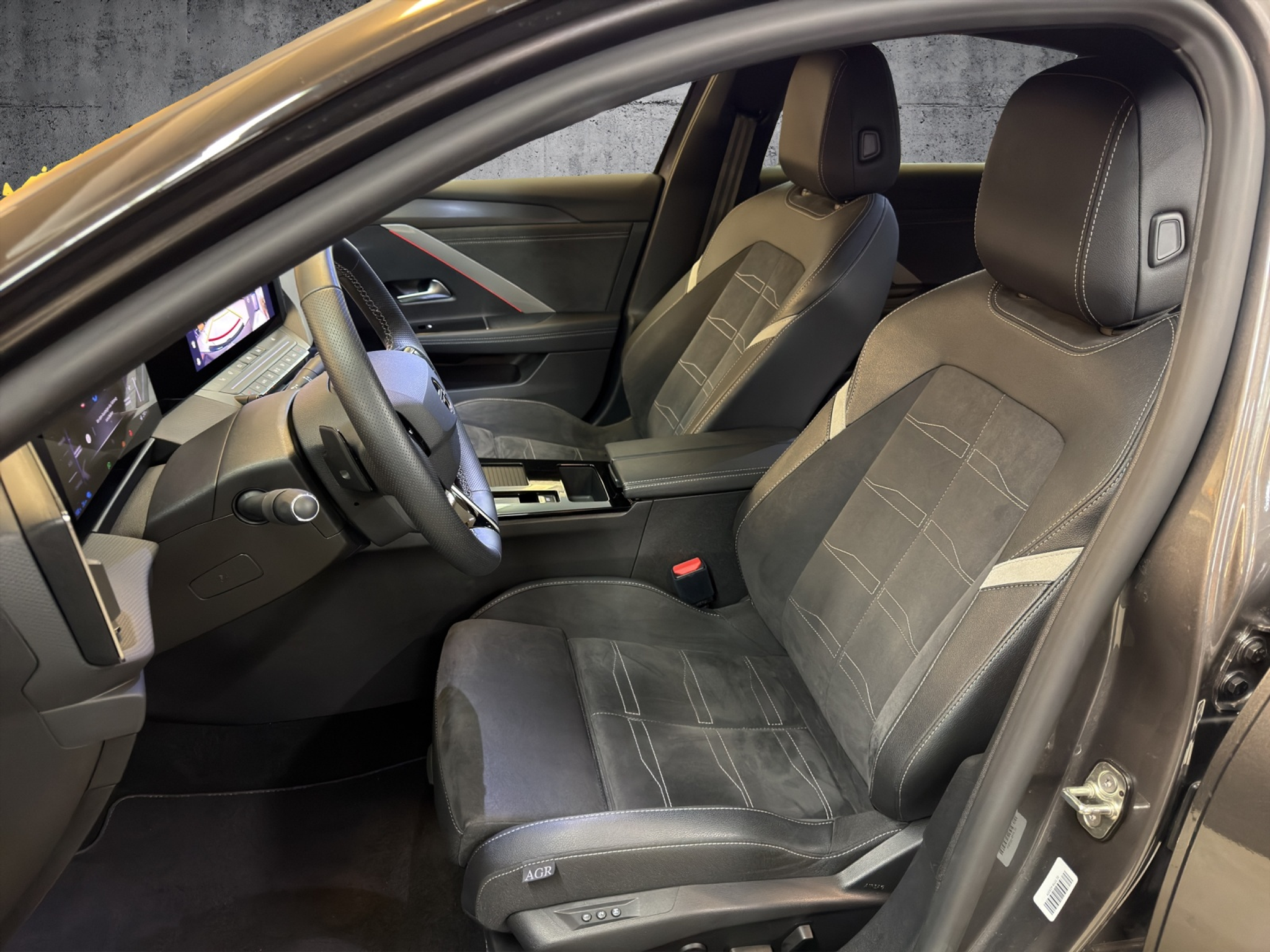 listing desktop thumbnail image 1