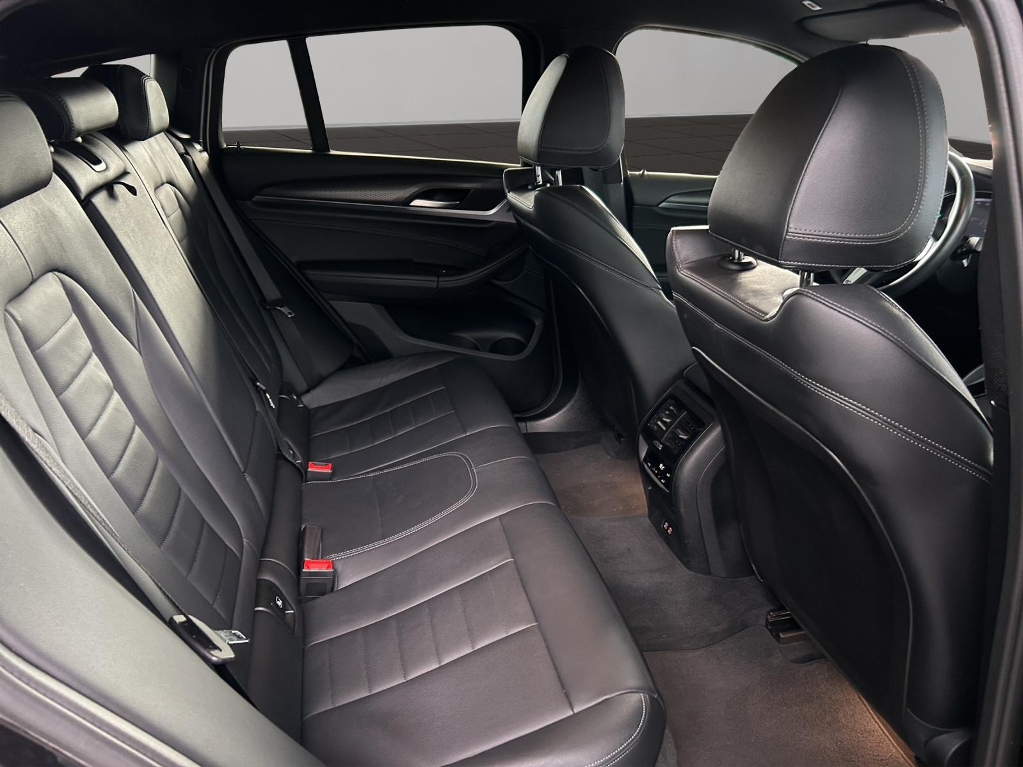 listing desktop thumbnail image 18