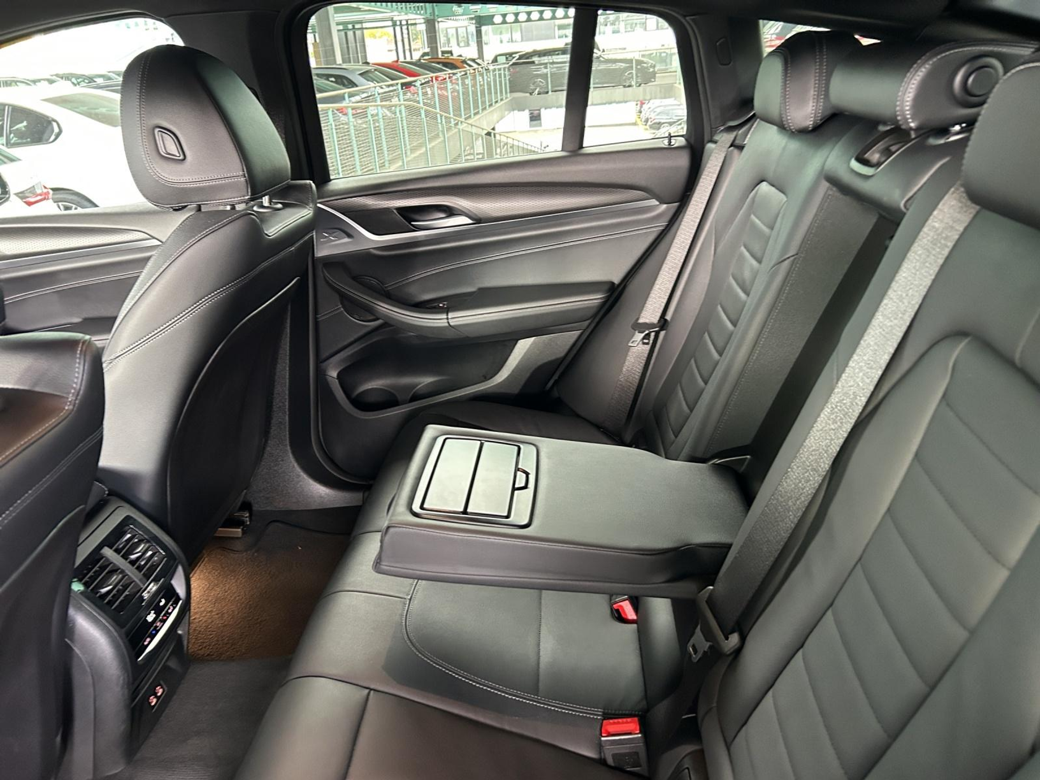 listing desktop thumbnail image 17