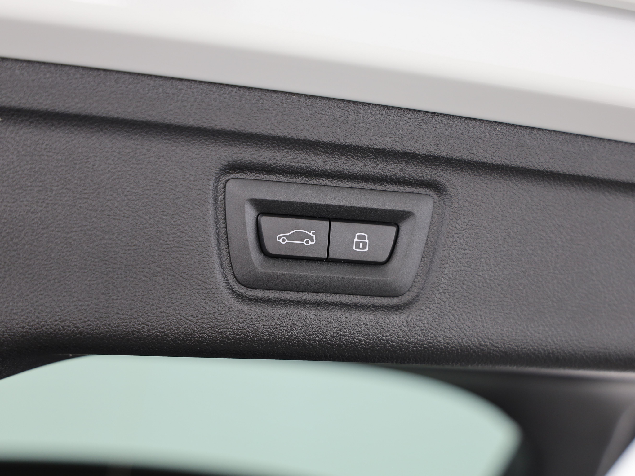 listing desktop thumbnail image 8