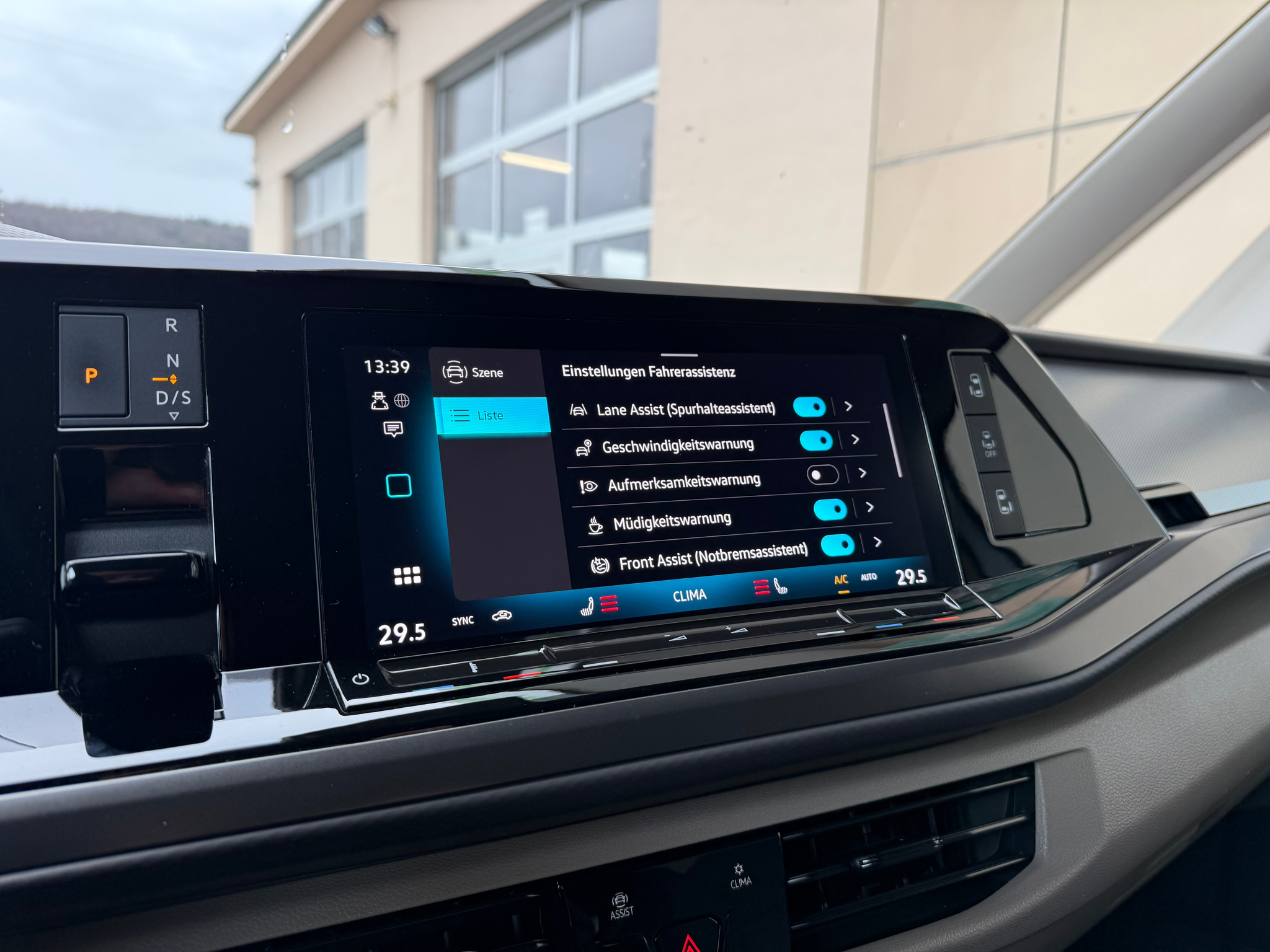 listing desktop thumbnail image 16