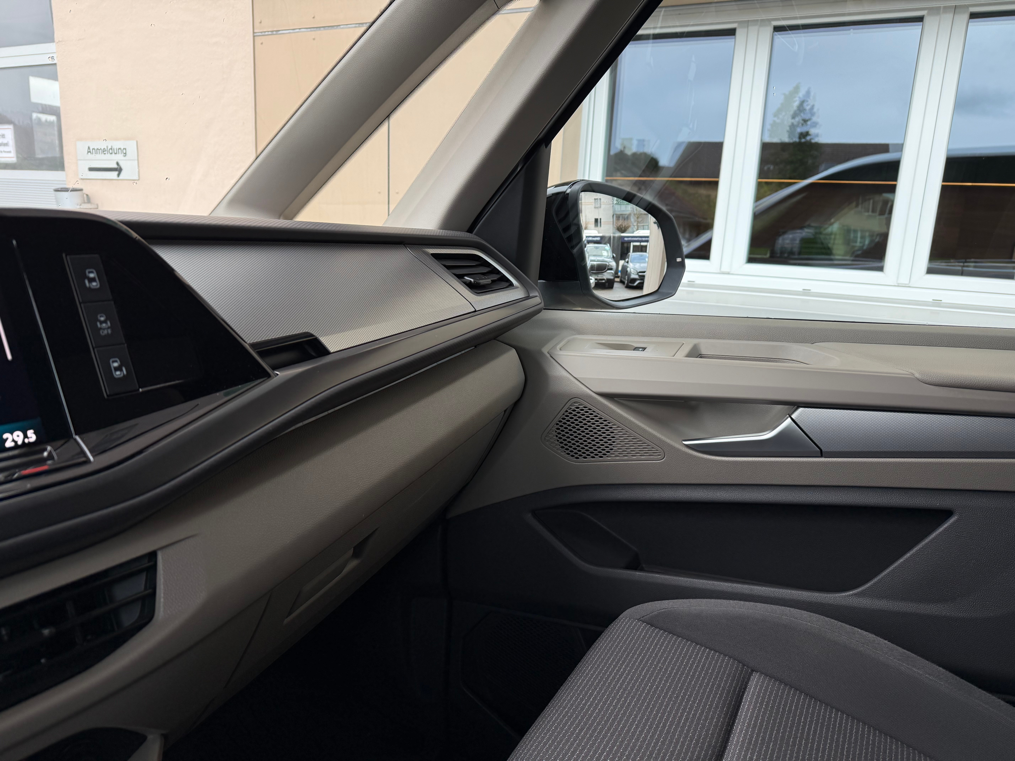 listing desktop thumbnail image 19