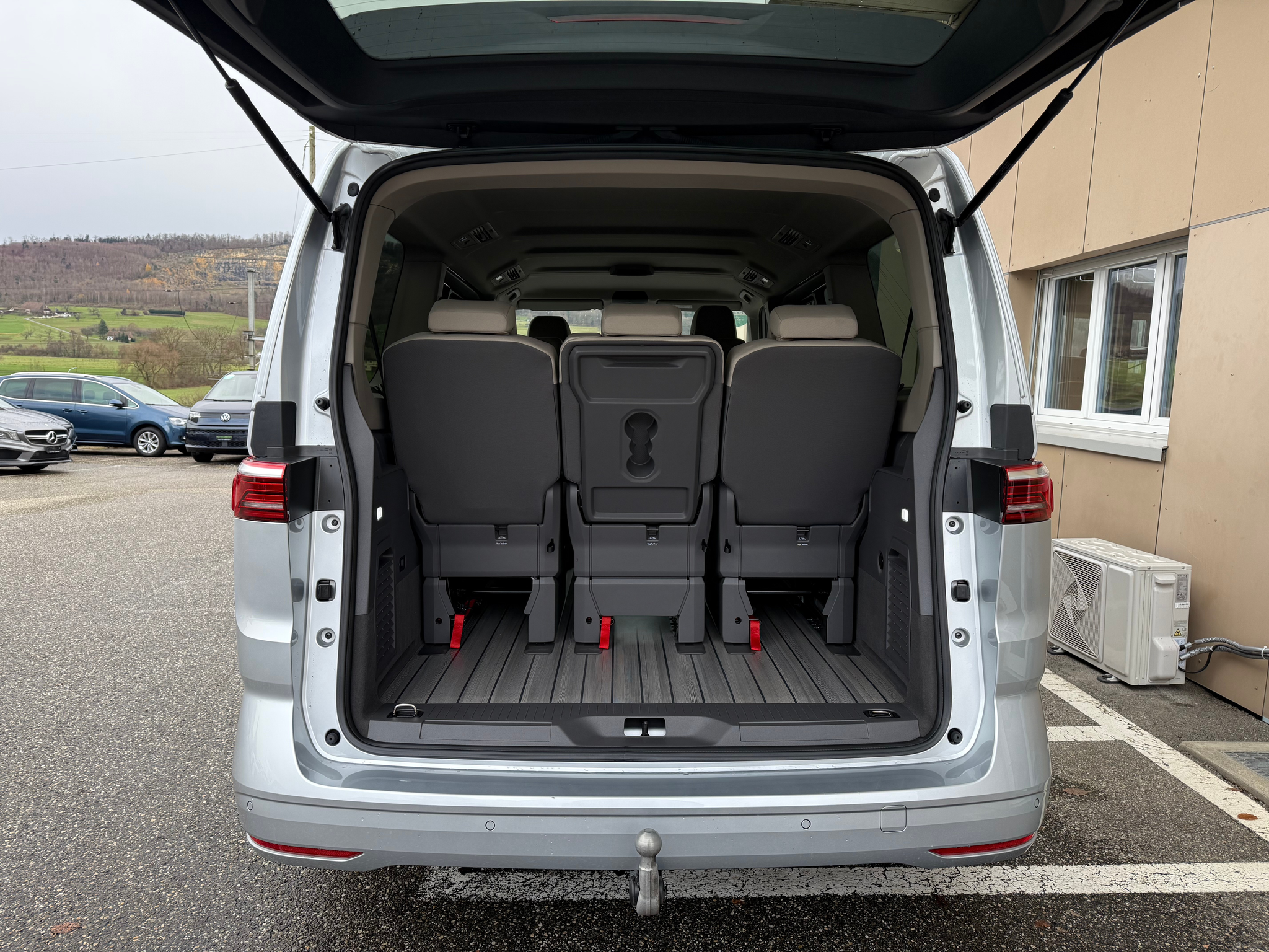 listing desktop thumbnail image 23