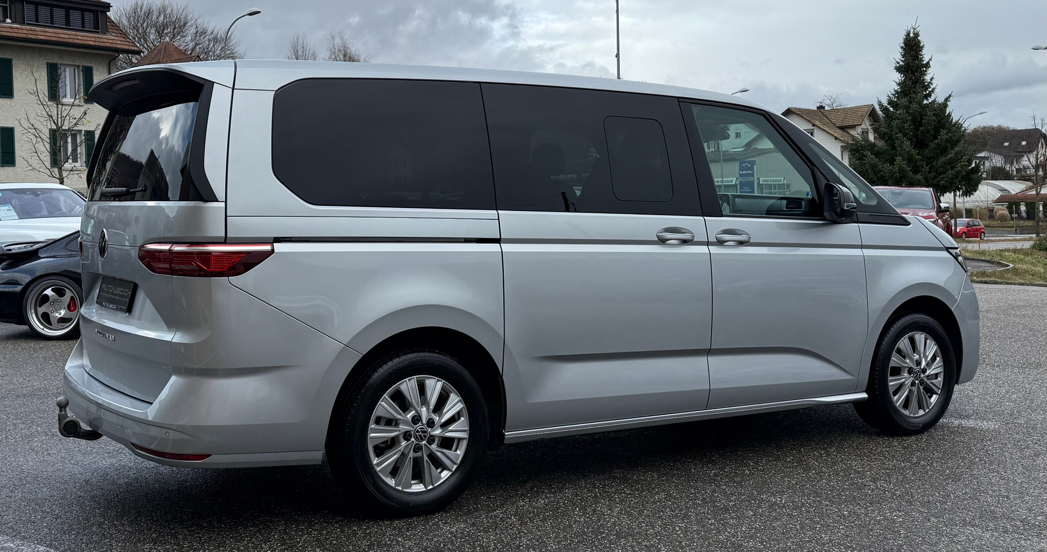 listing desktop thumbnail image 4