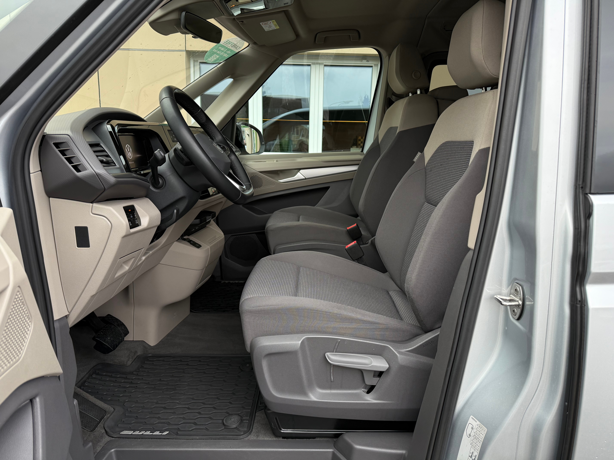 listing desktop thumbnail image 8