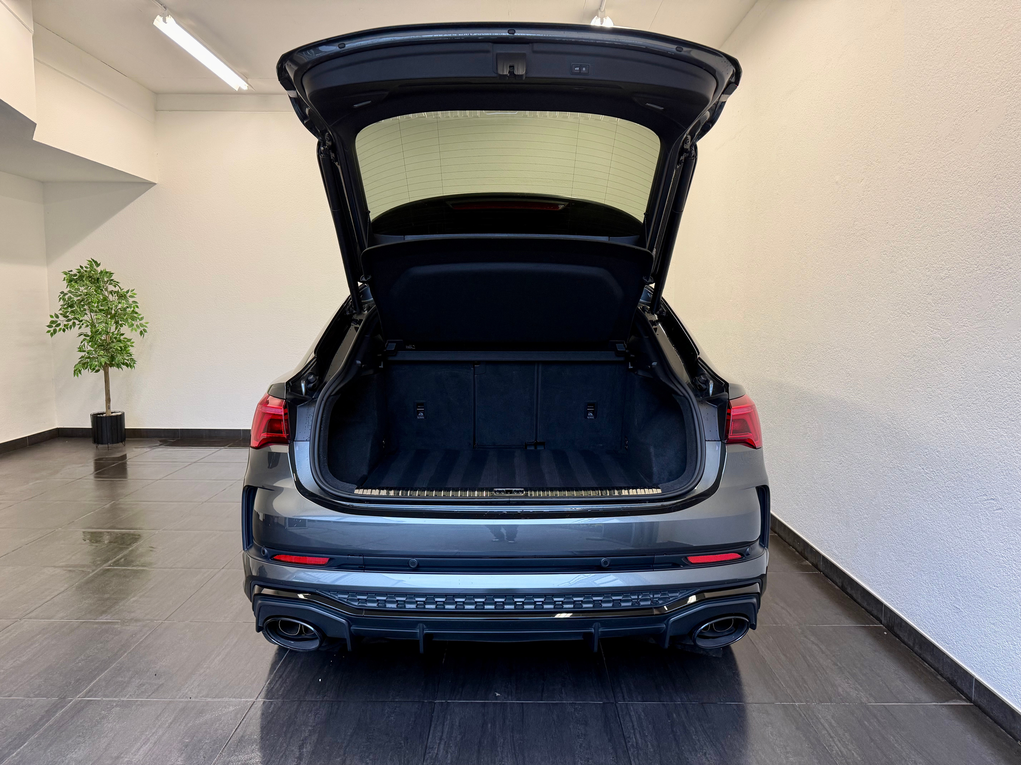 listing desktop thumbnail image 12