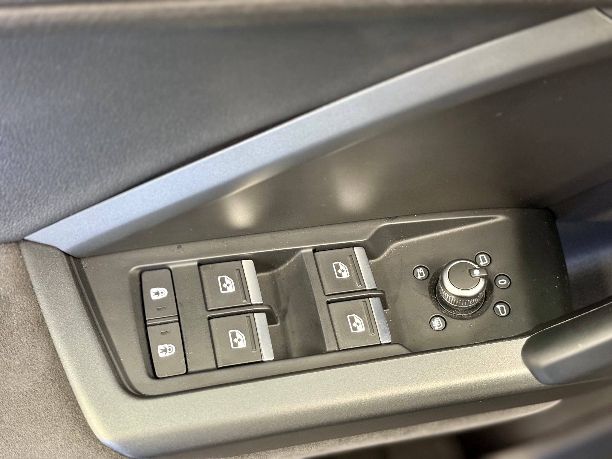 listing desktop thumbnail image 22