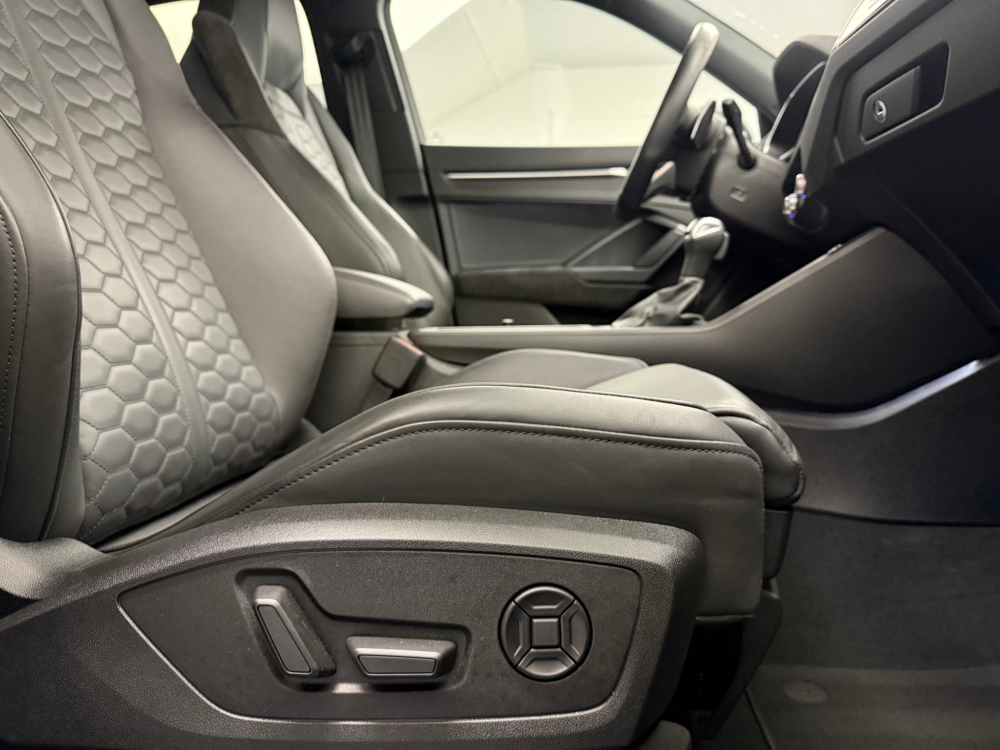 listing desktop thumbnail image 26