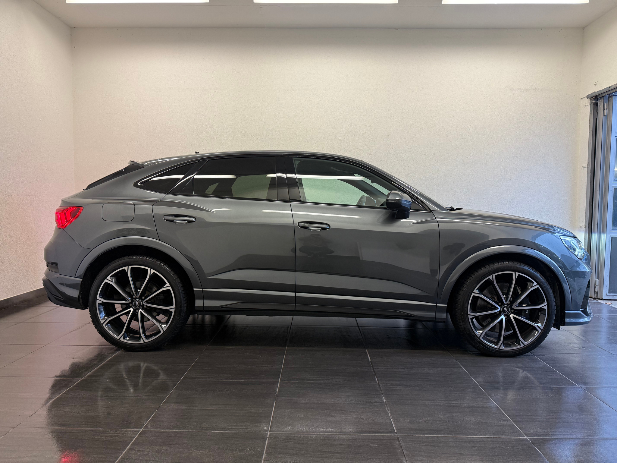 listing desktop thumbnail image 5