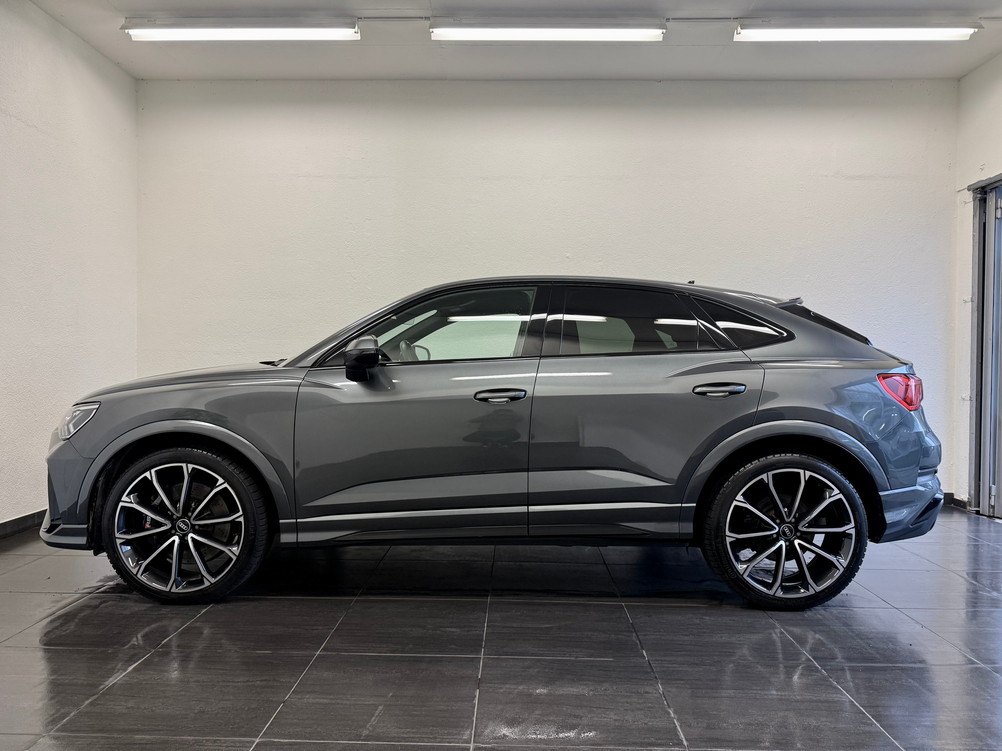 listing desktop thumbnail image 6