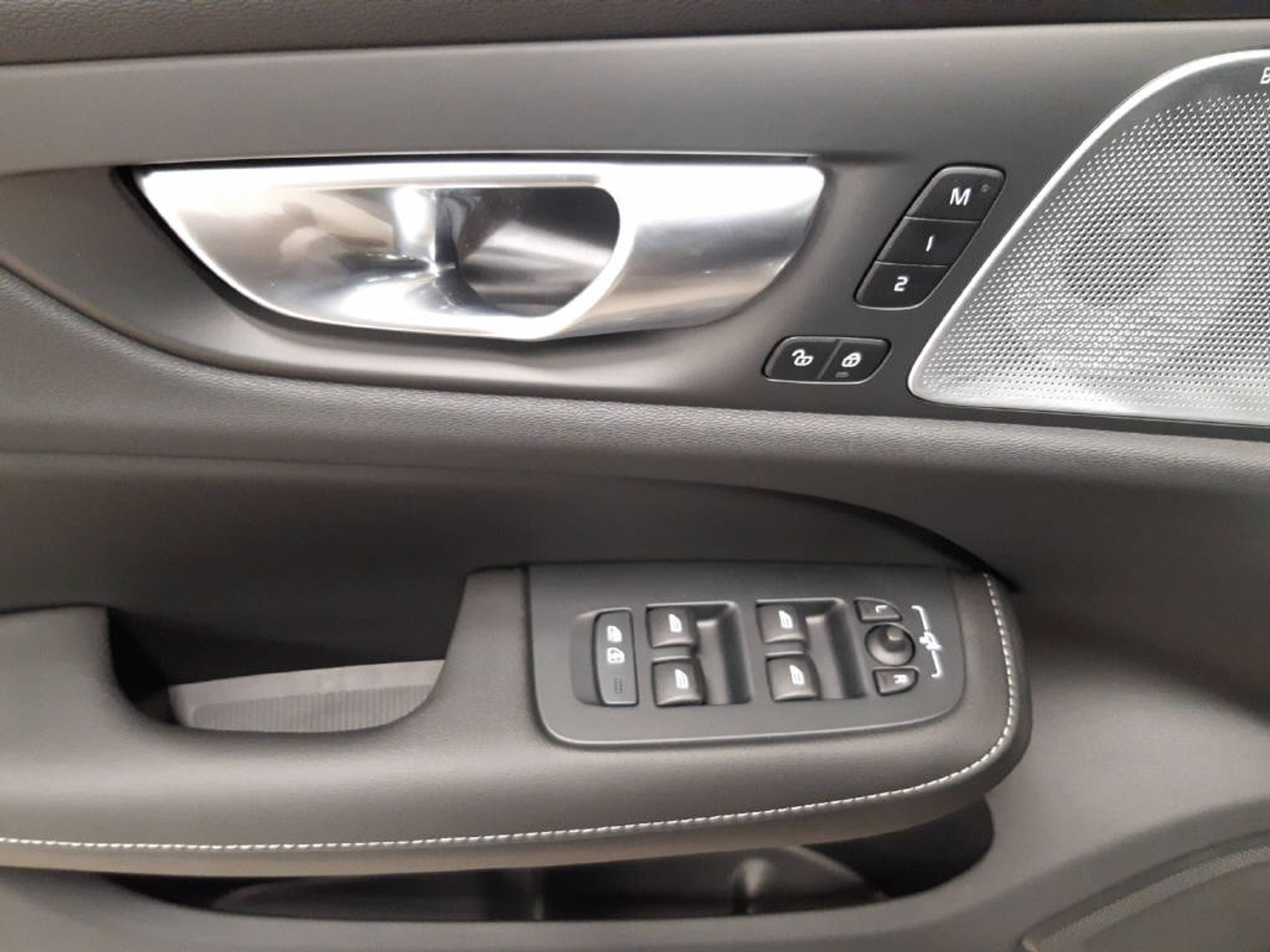 listing desktop thumbnail image 11