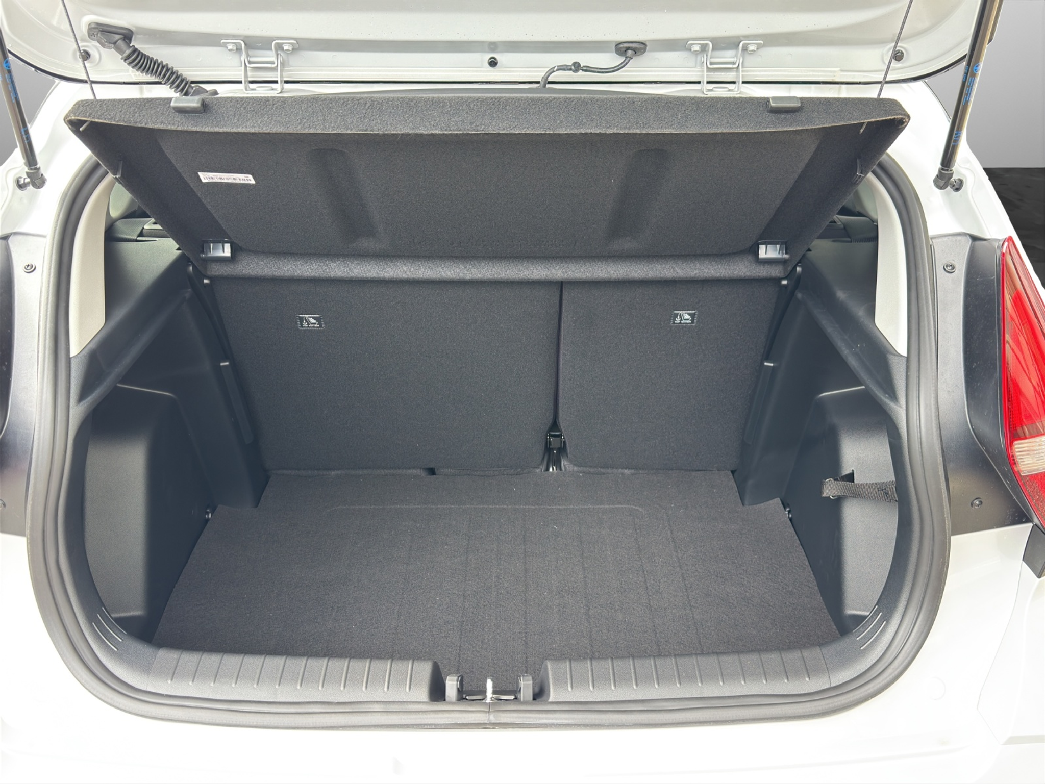 listing desktop thumbnail image 15