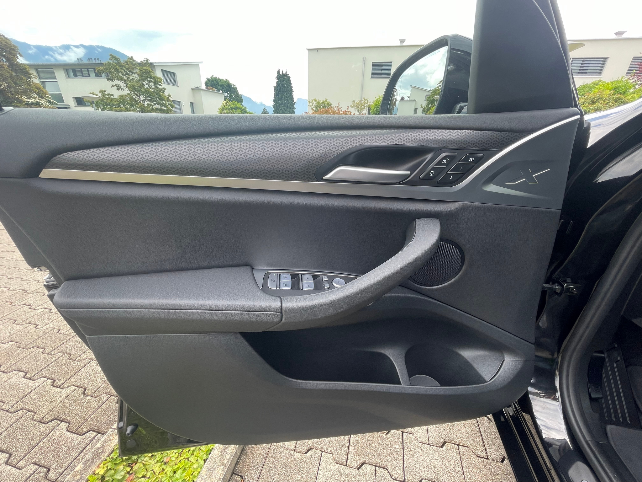 listing desktop thumbnail image 5