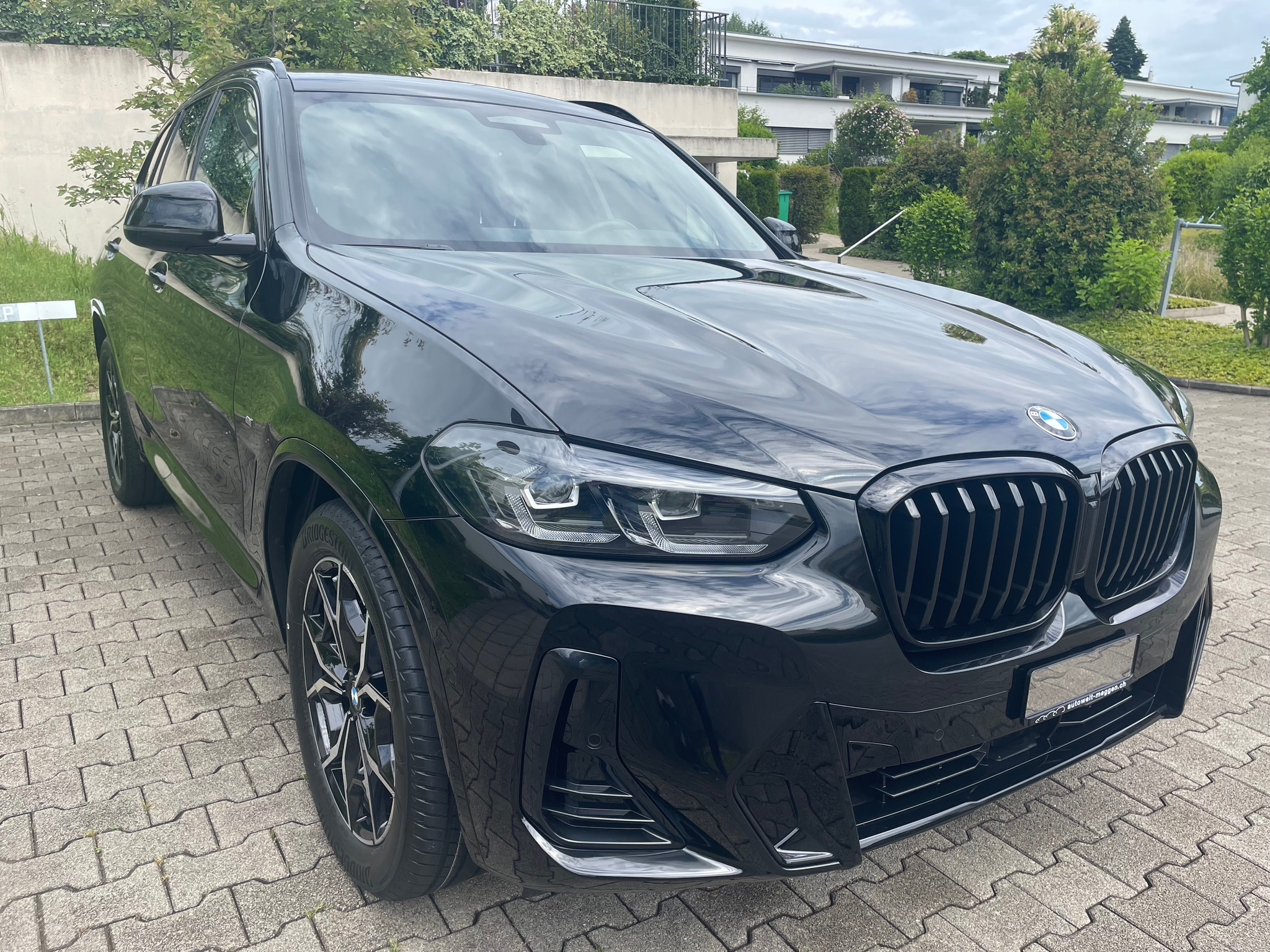 listing desktop thumbnail image 12