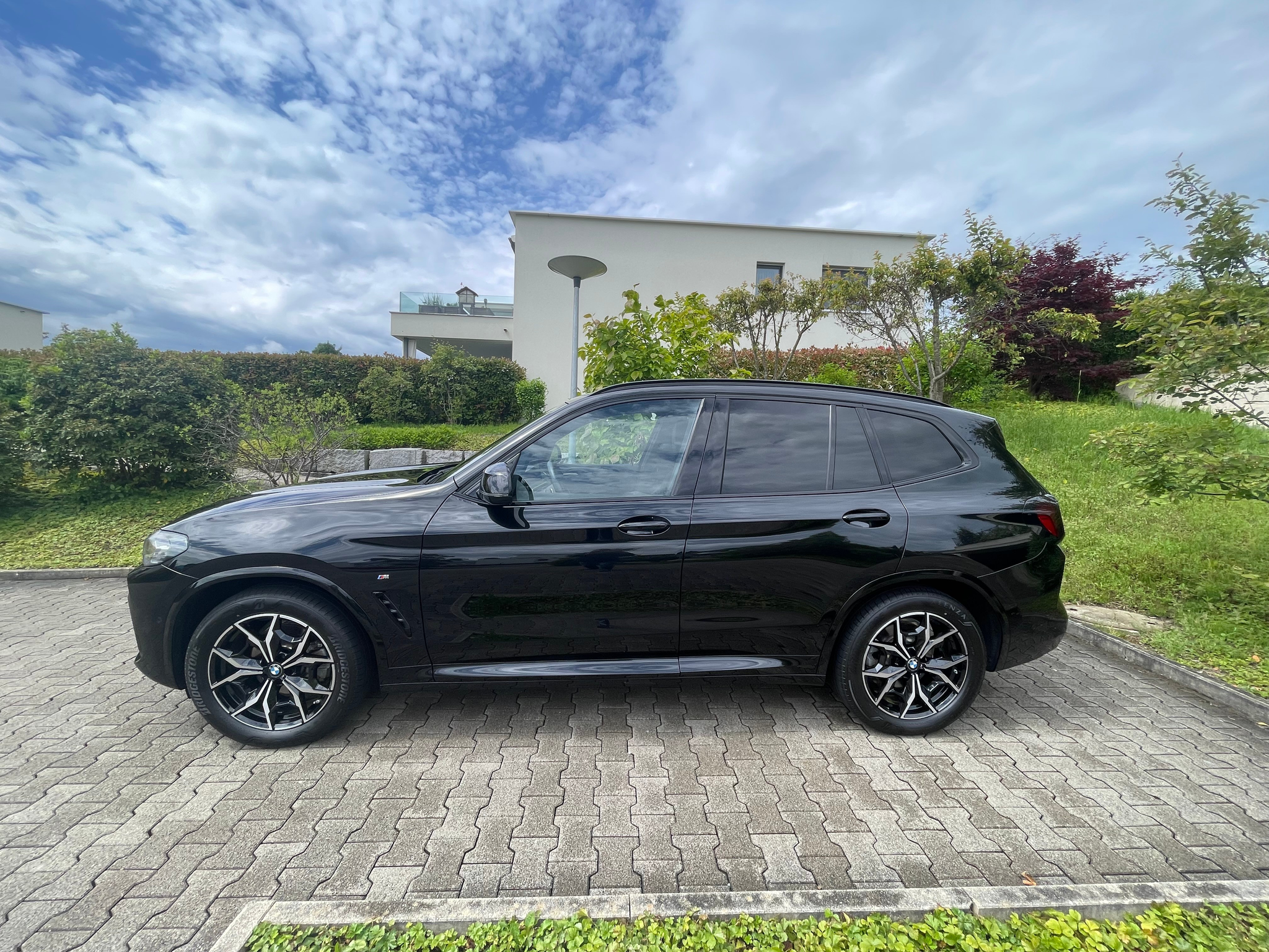 listing desktop thumbnail image 15