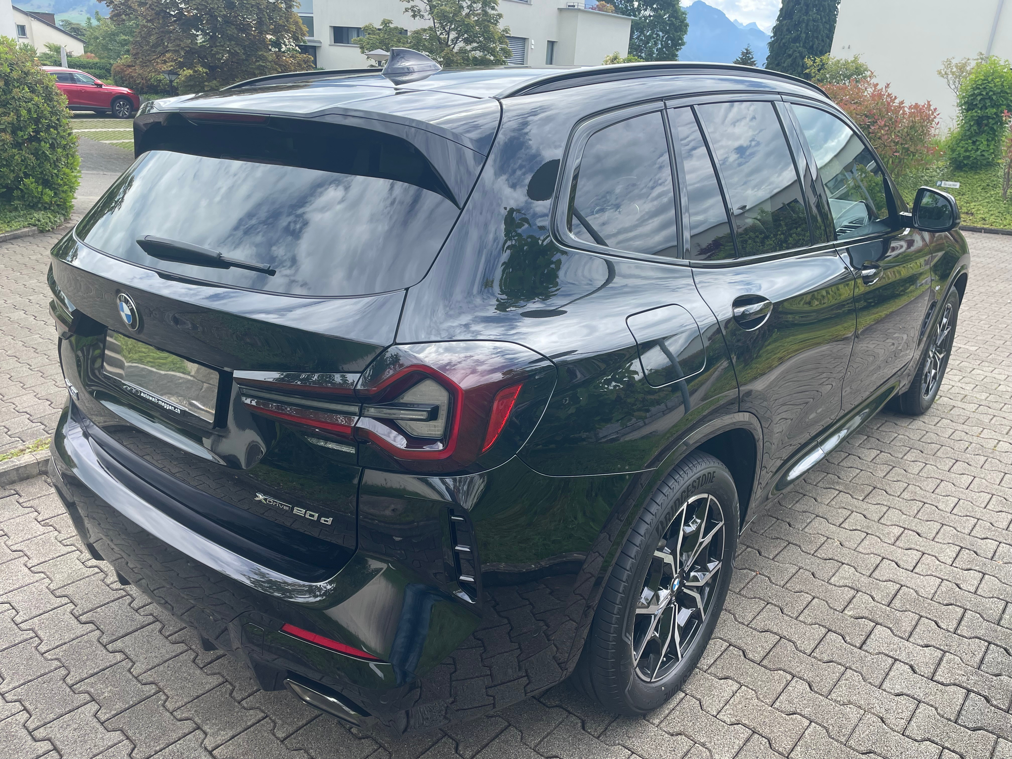 listing desktop thumbnail image 9