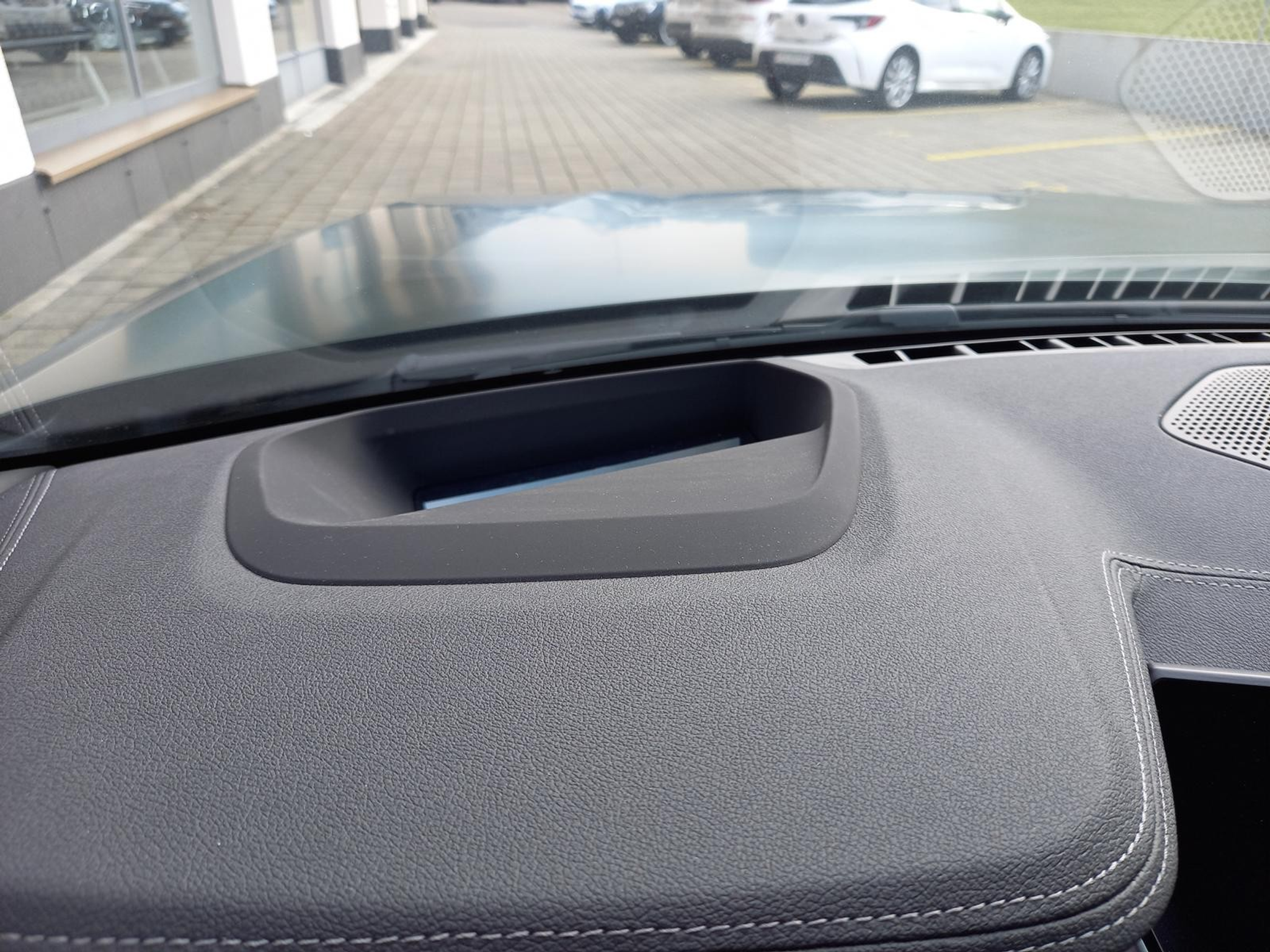 listing desktop thumbnail image 9