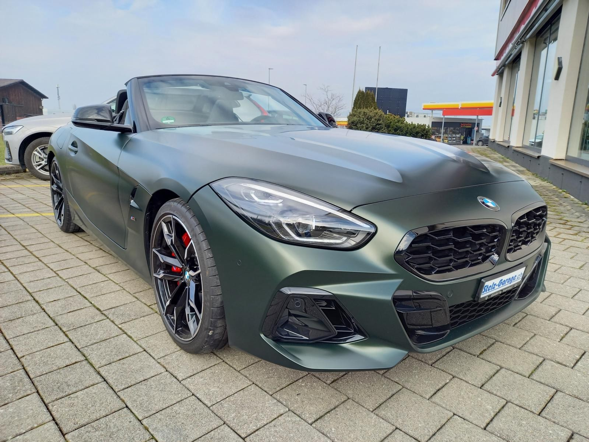 listing desktop thumbnail image 3