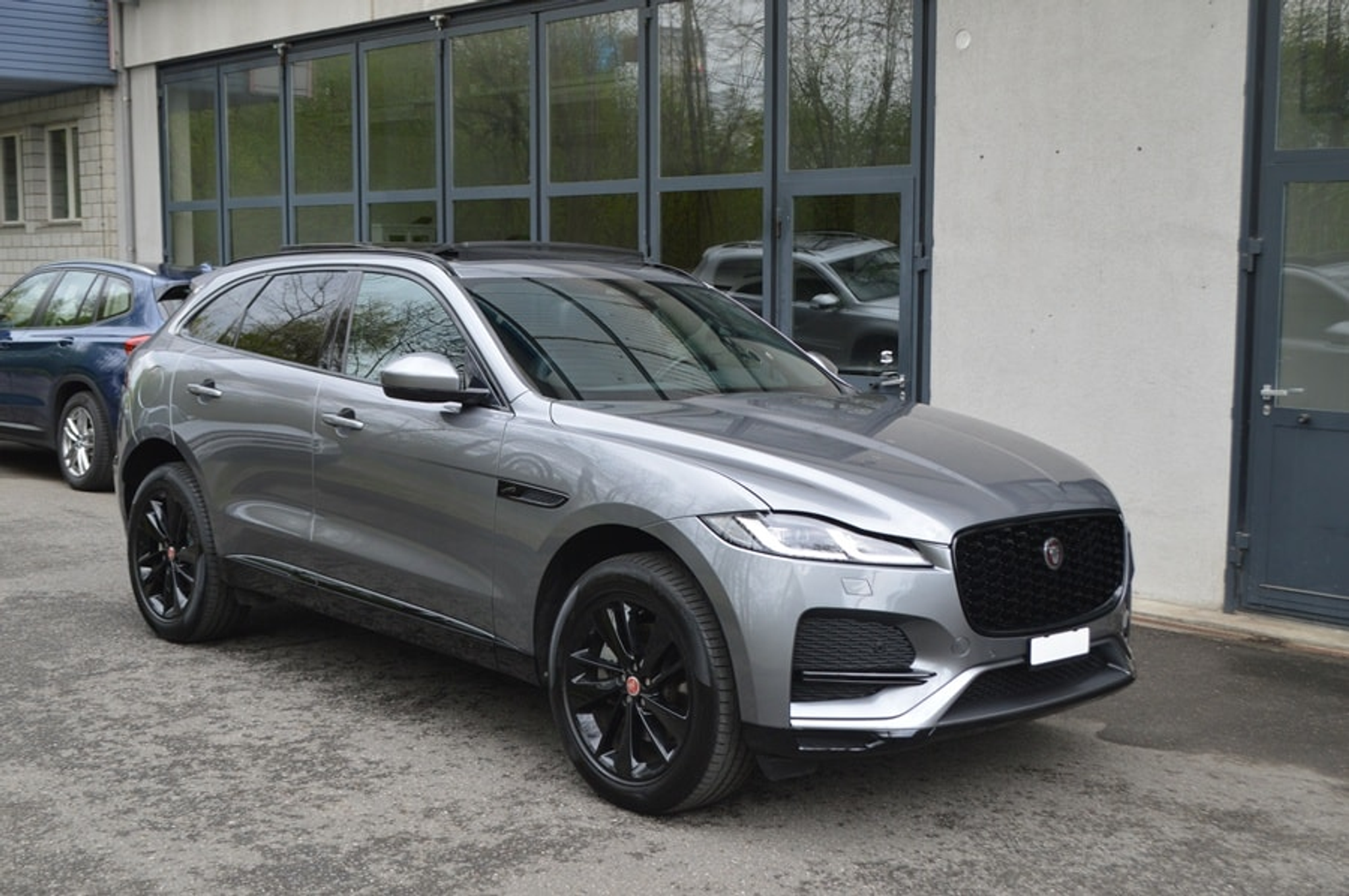 listing desktop thumbnail image 13