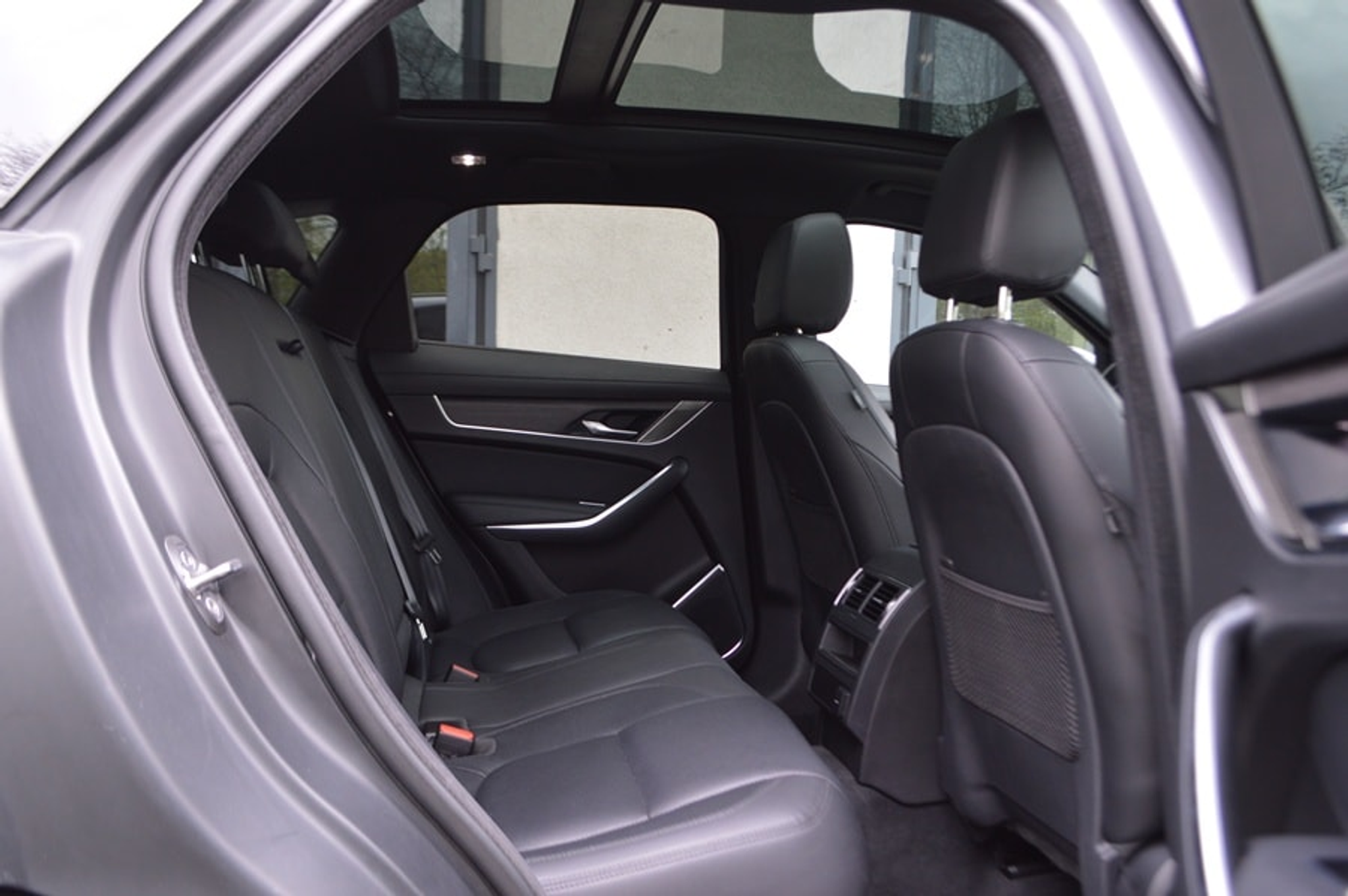 listing desktop thumbnail image 9