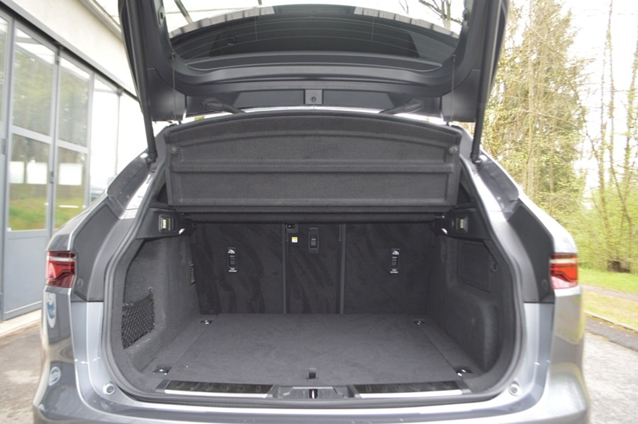 listing desktop thumbnail image 11