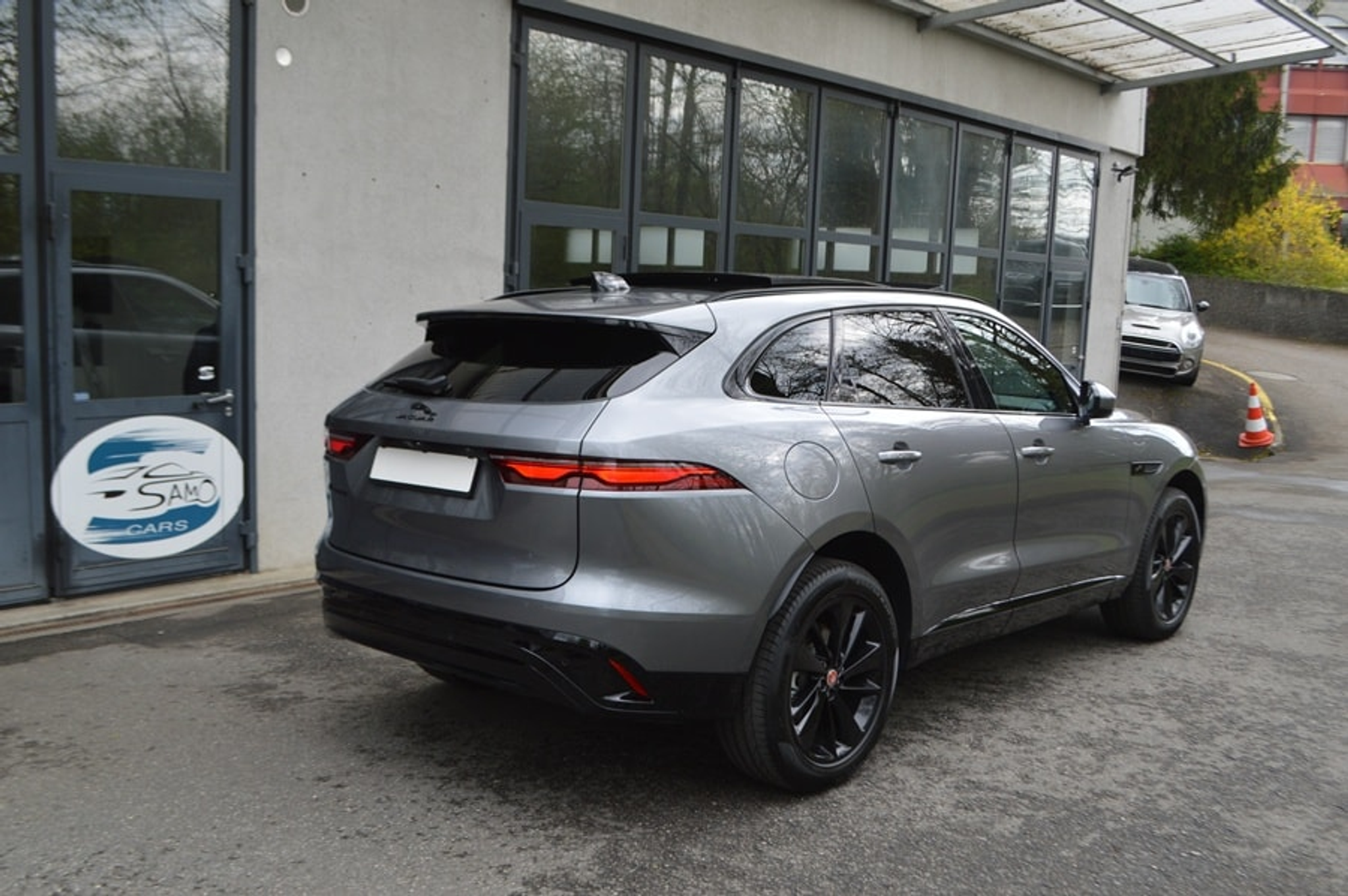 listing desktop thumbnail image 14