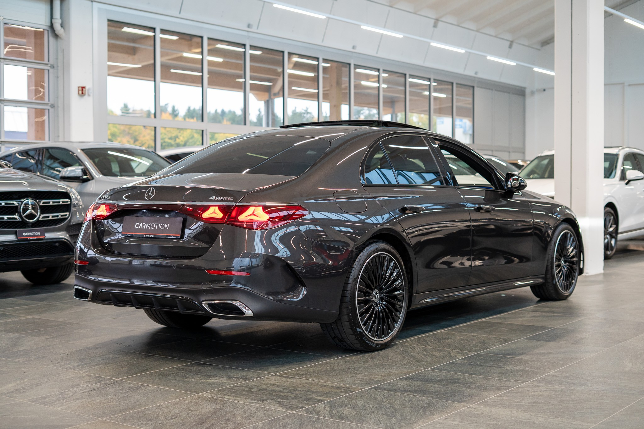 listing desktop thumbnail image 3