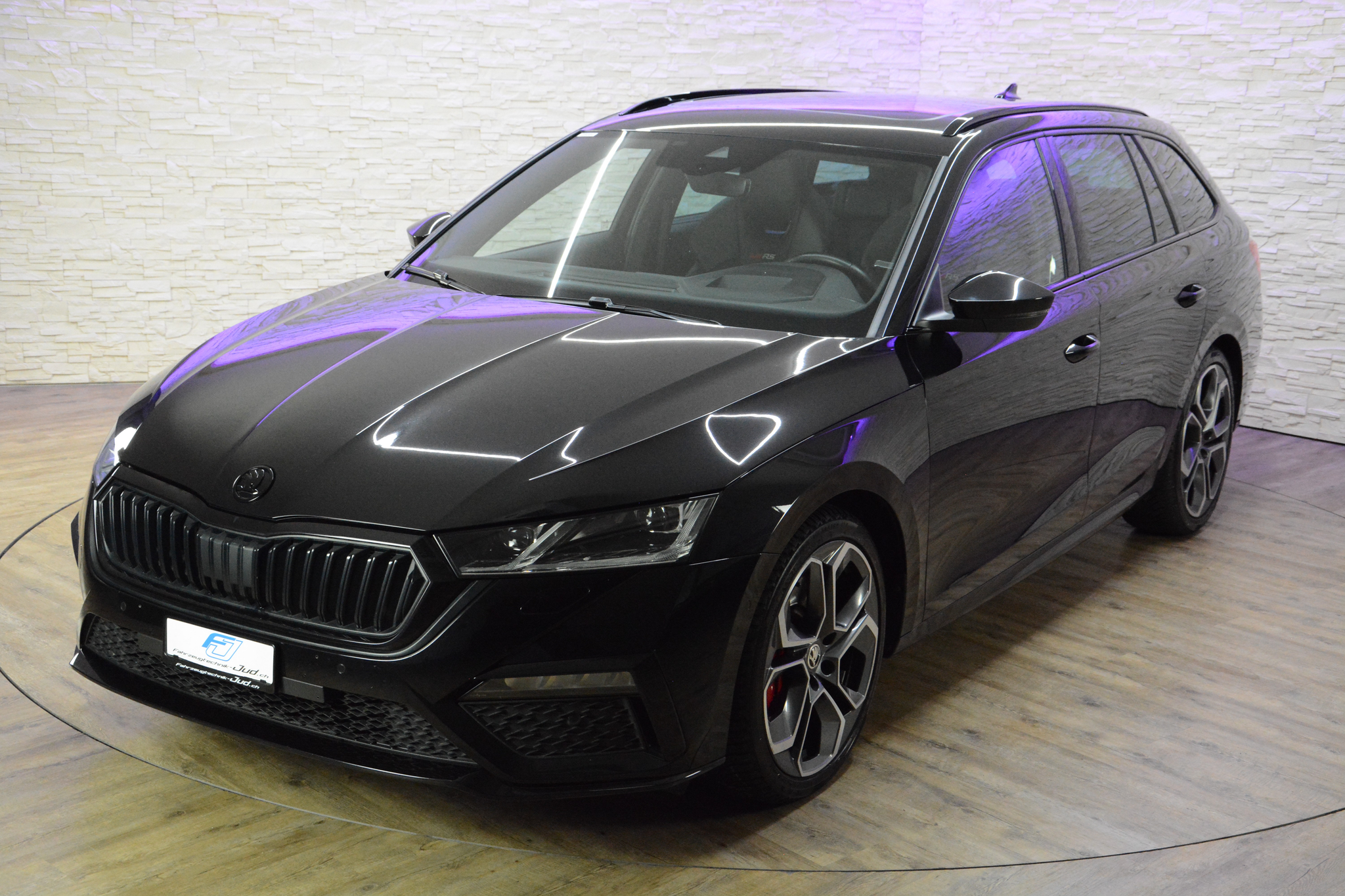 listing desktop thumbnail image 6