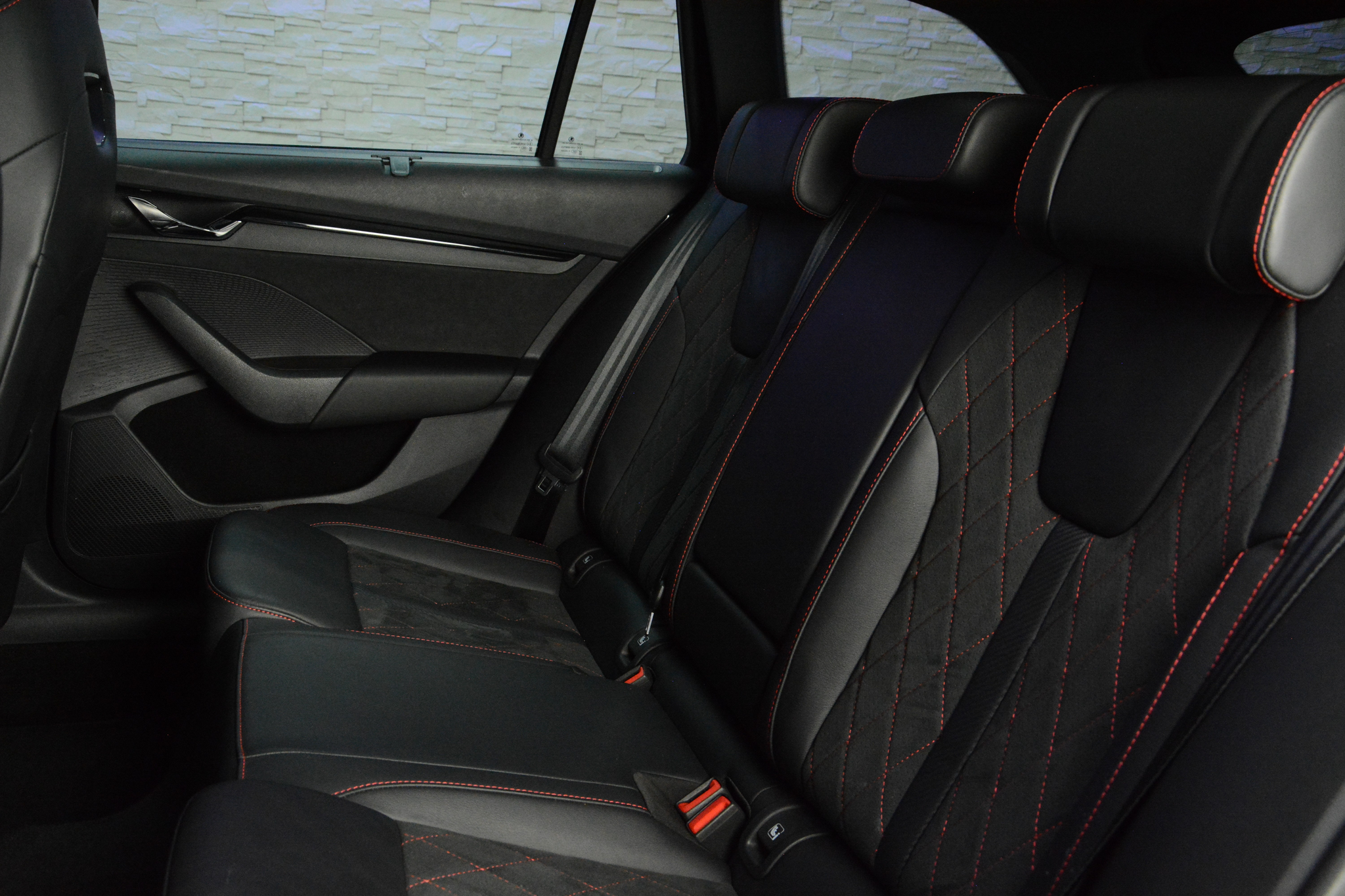 listing desktop thumbnail image 9