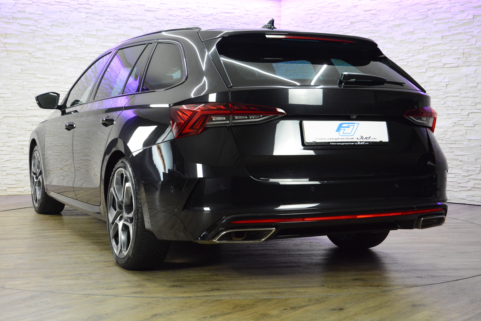 listing desktop thumbnail image 5