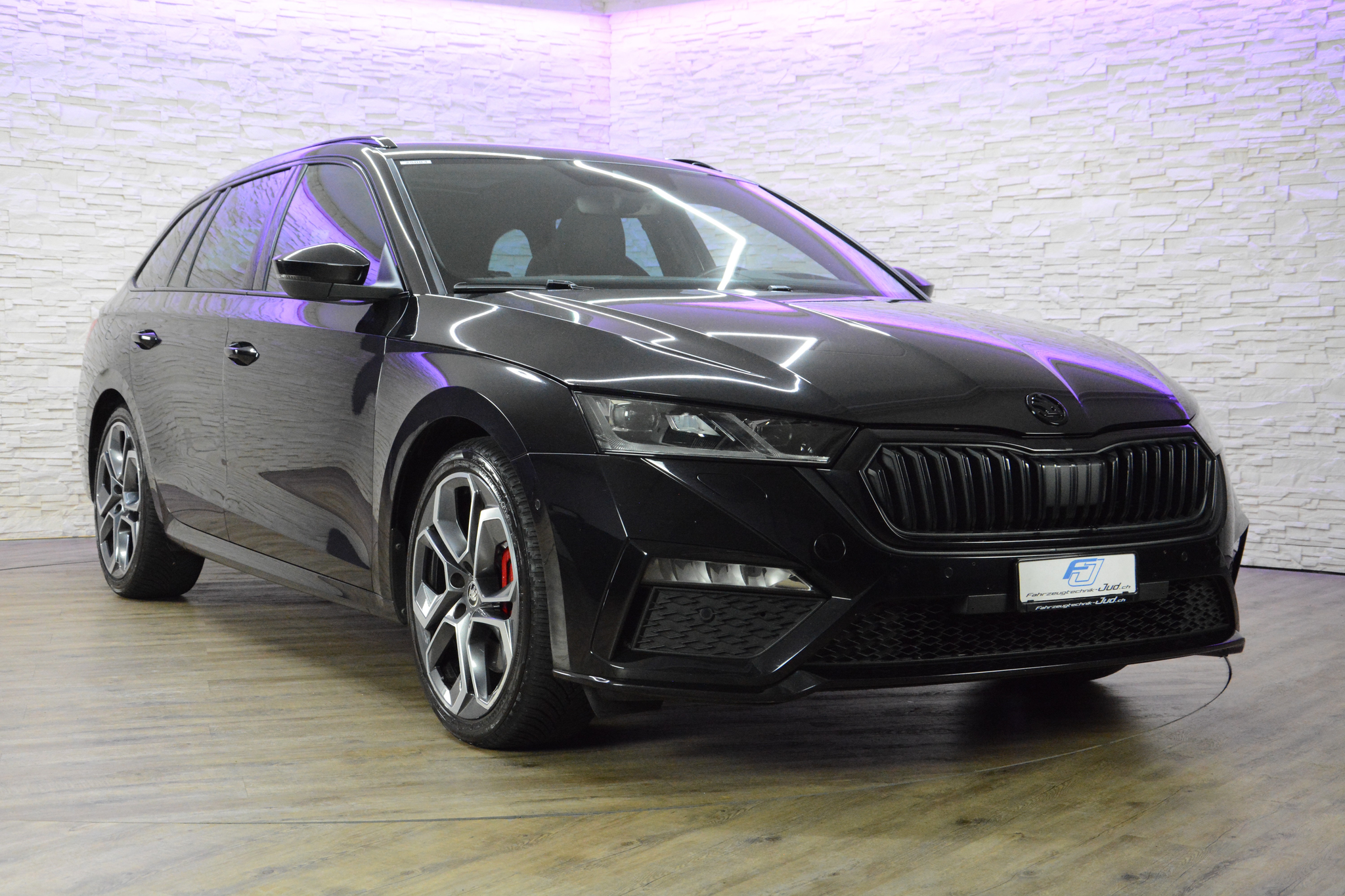 listing desktop thumbnail image 1