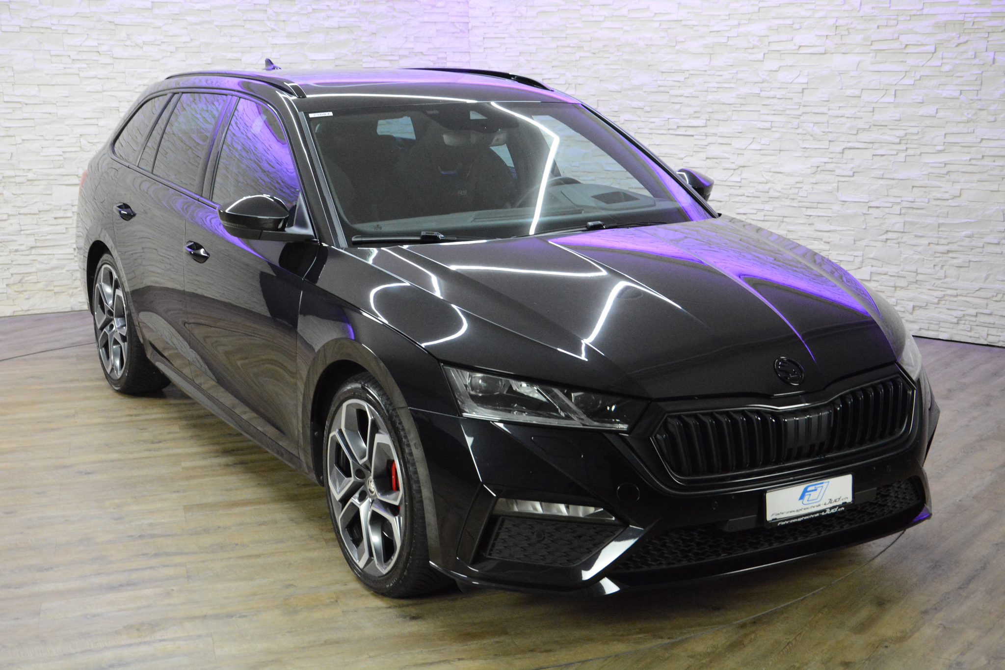 listing desktop thumbnail image 7