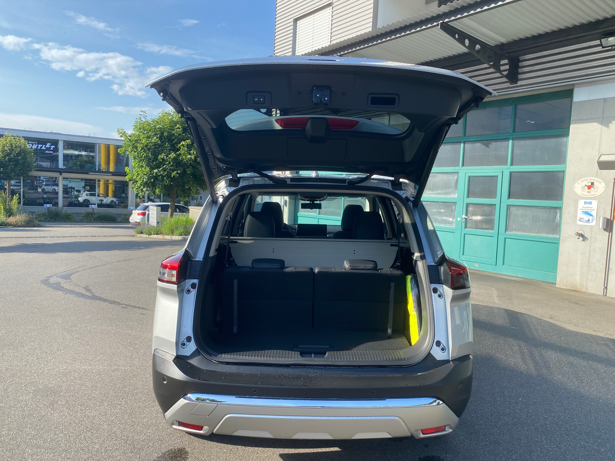 listing desktop thumbnail image 16