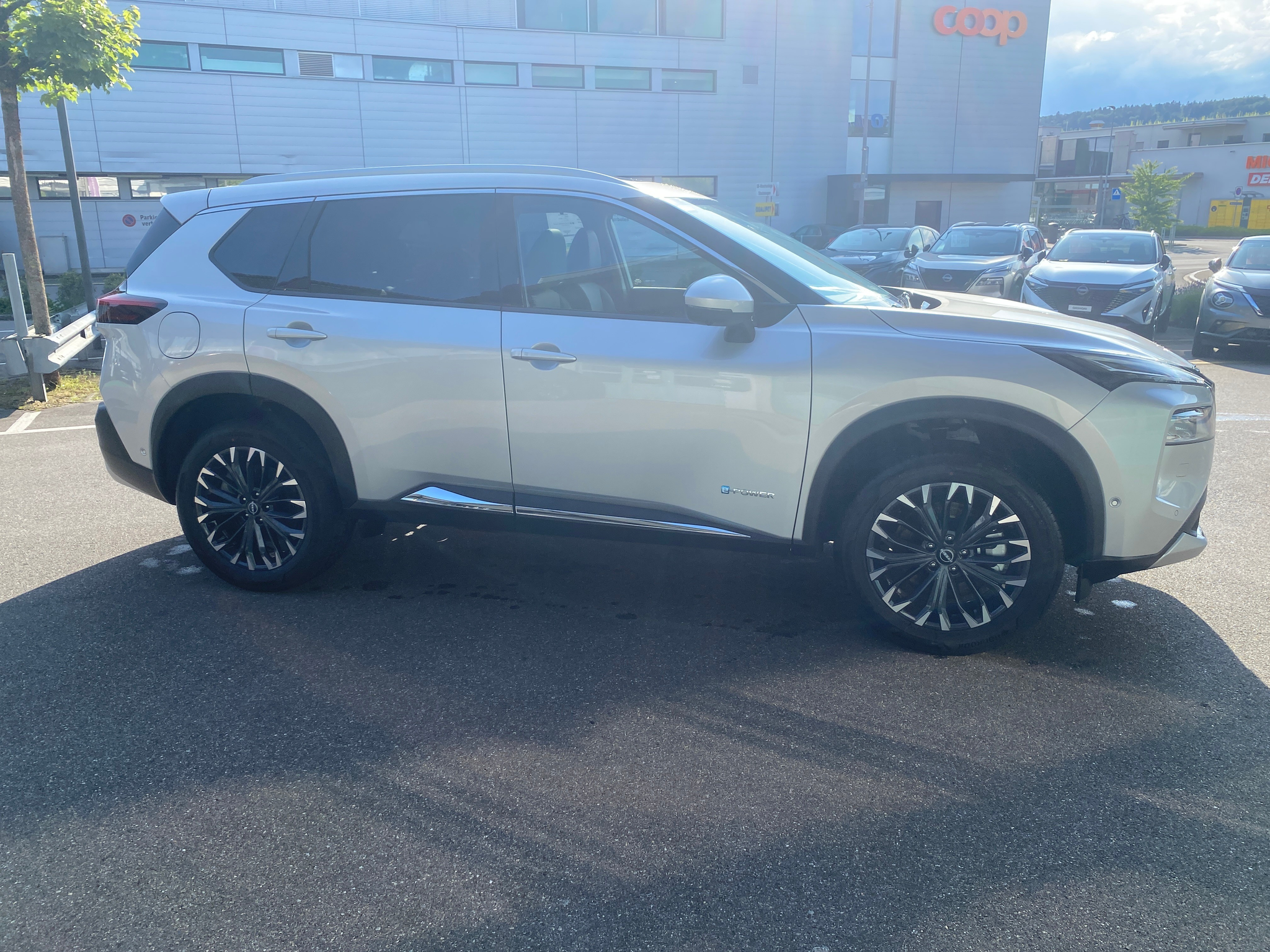 listing desktop thumbnail image 4