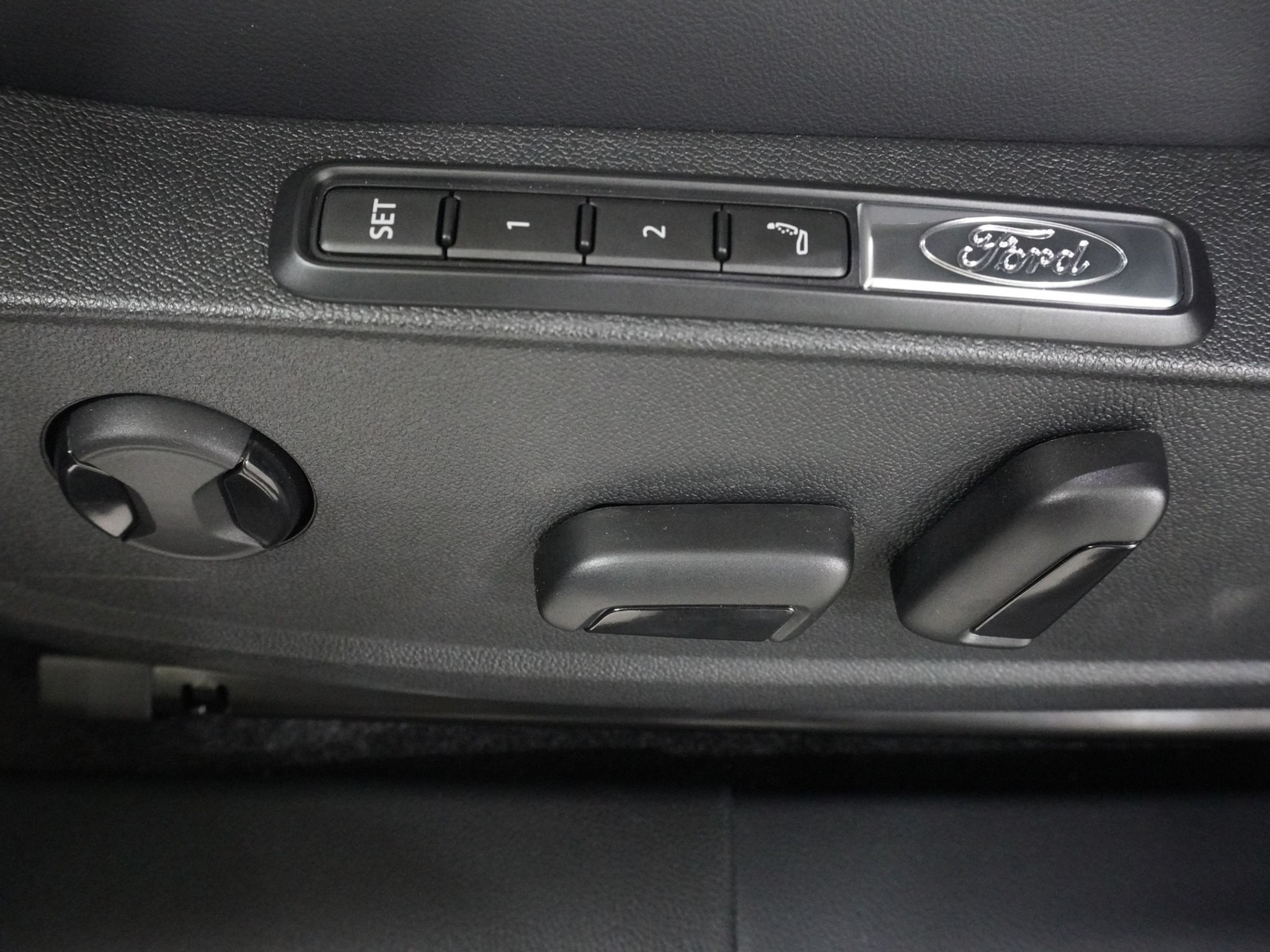 listing desktop thumbnail image 14