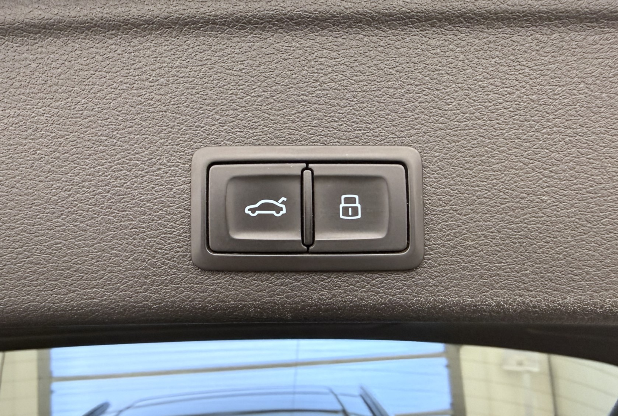 listing desktop thumbnail image 23