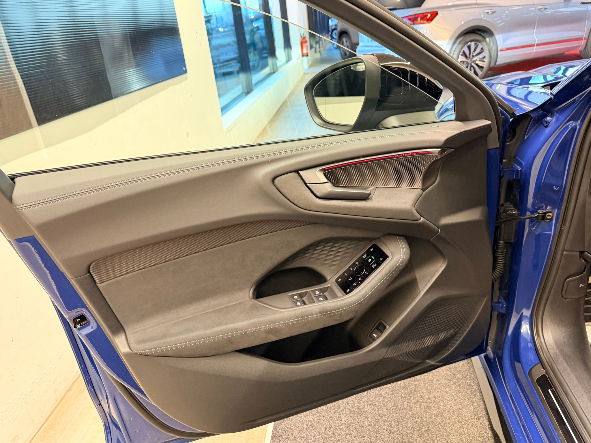 listing desktop thumbnail image 11