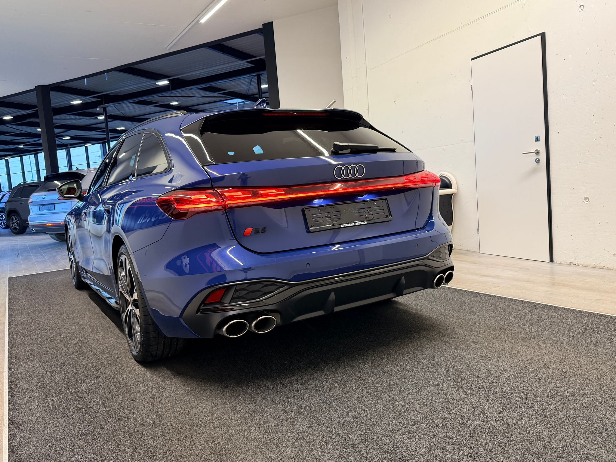 listing desktop thumbnail image 7