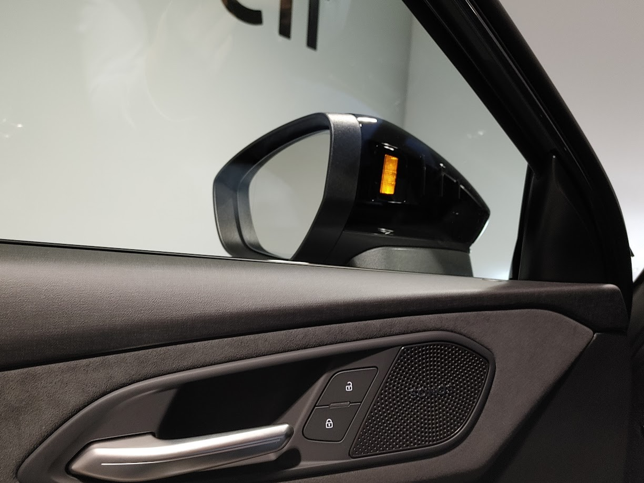 listing desktop thumbnail image 7