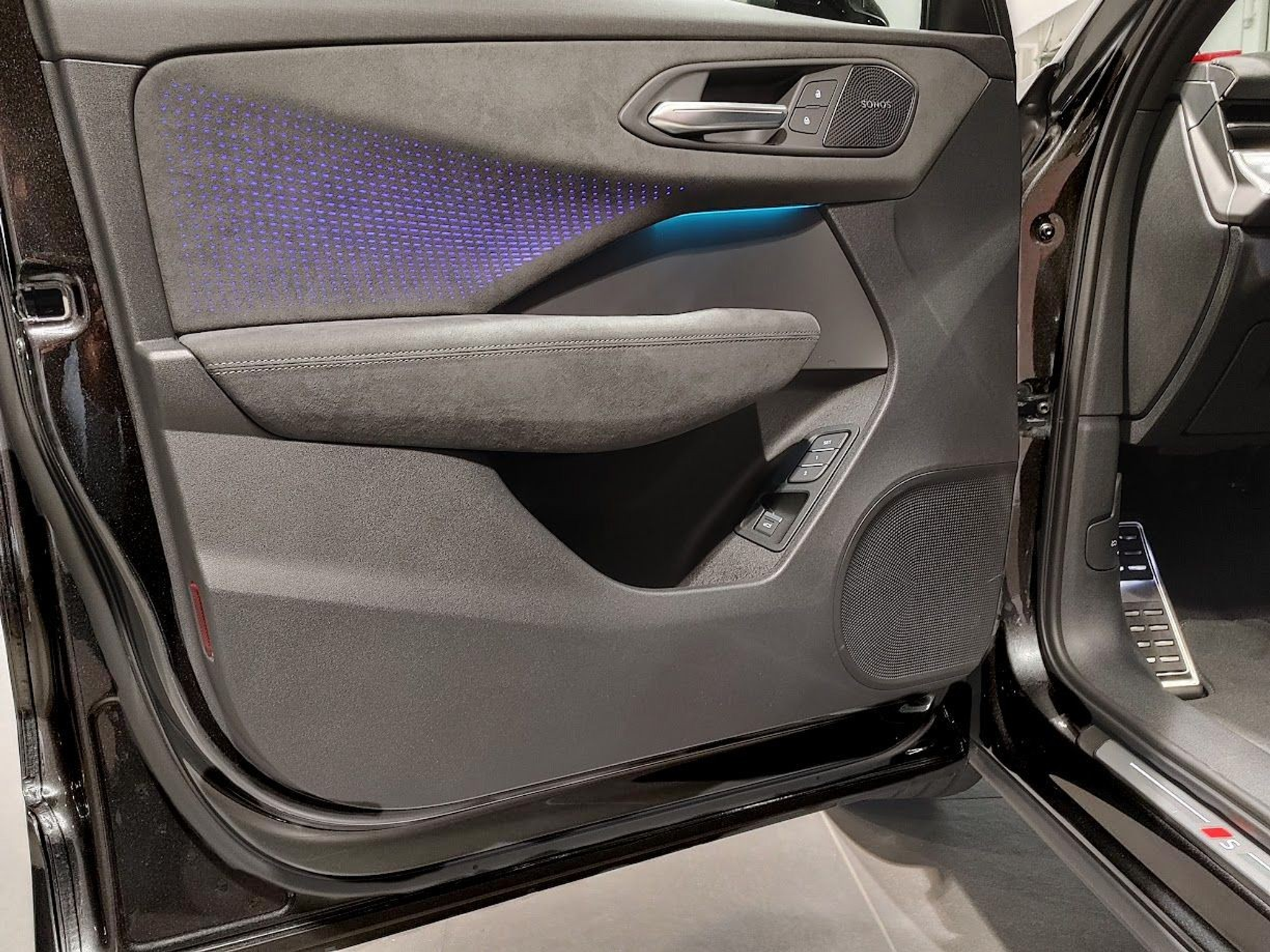 listing desktop thumbnail image 2