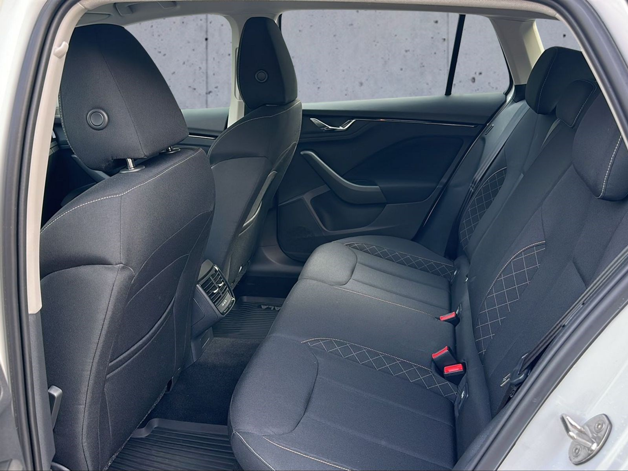 listing desktop thumbnail image 14