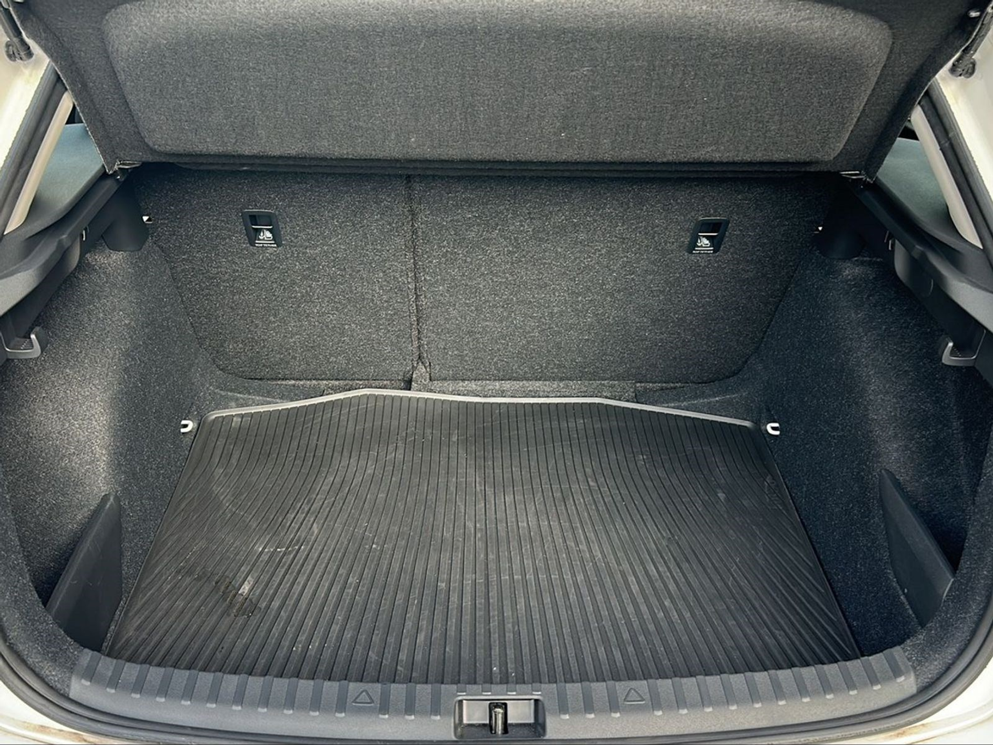 listing desktop thumbnail image 9