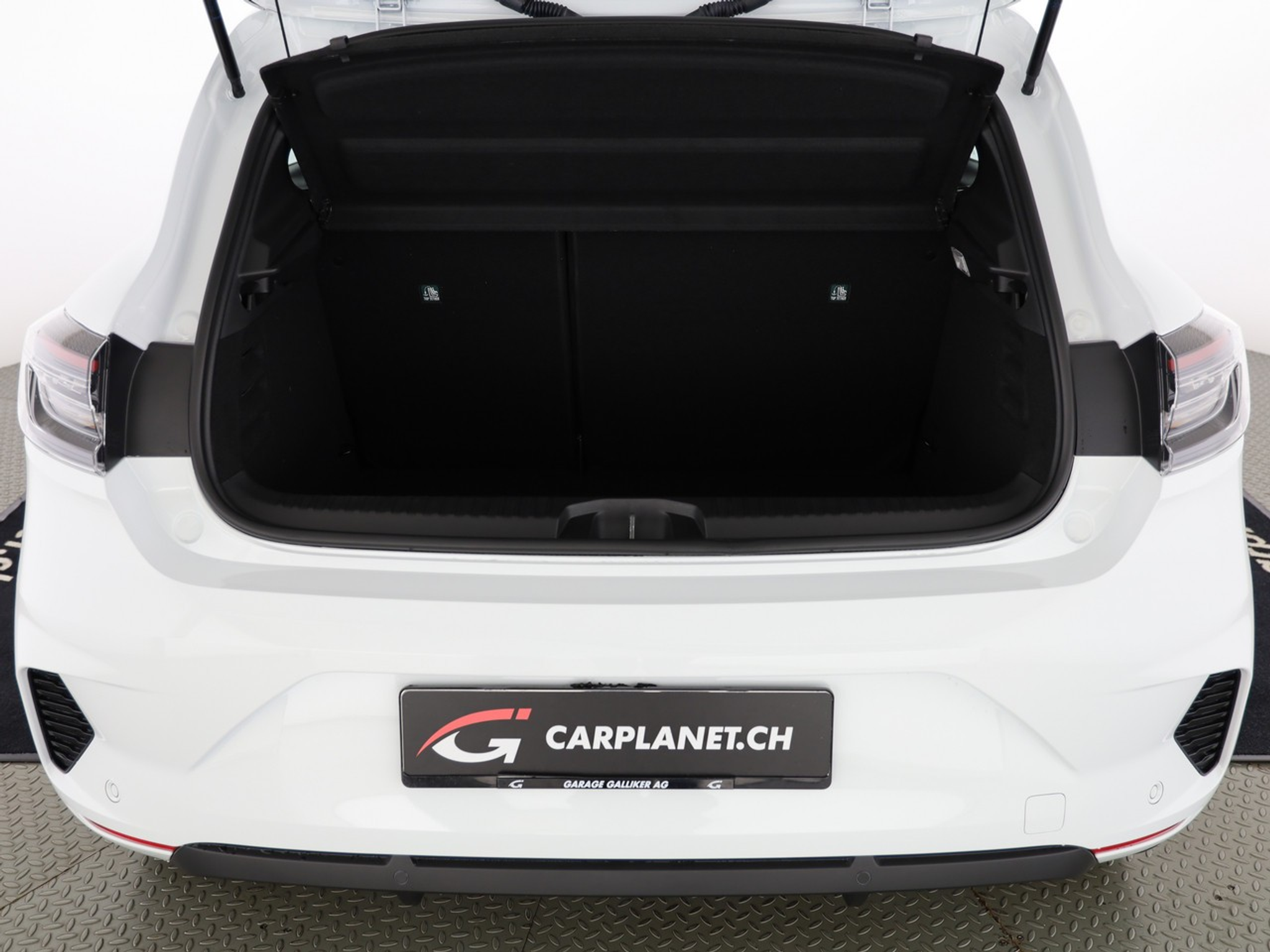 listing desktop thumbnail image 8