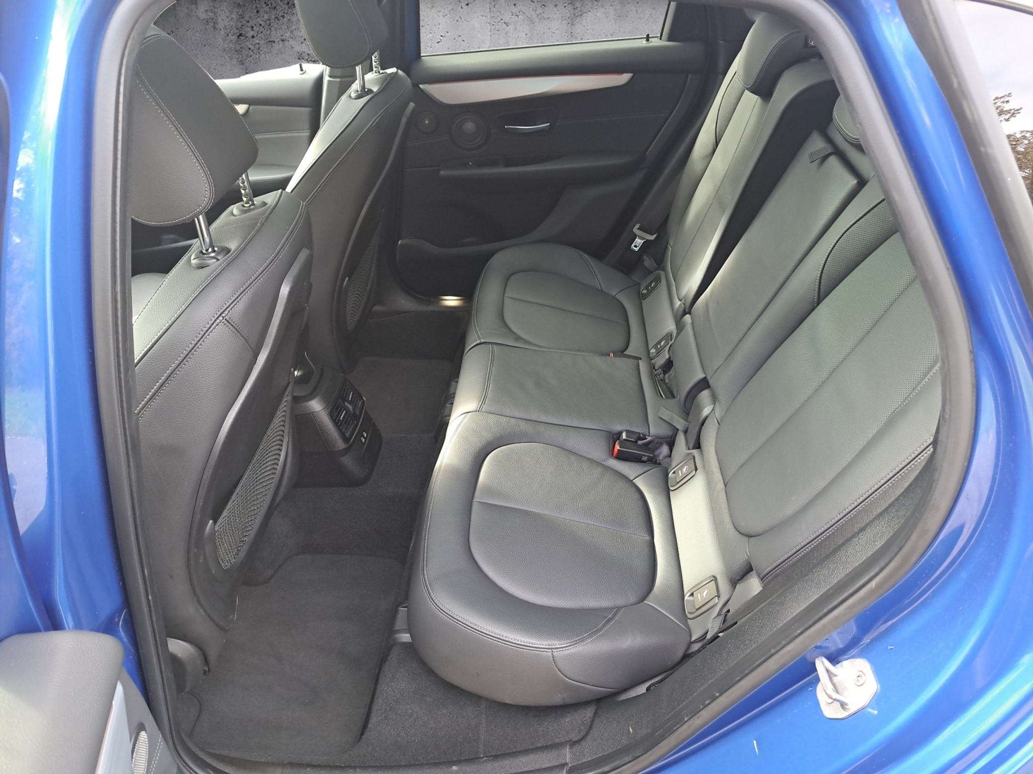 listing desktop thumbnail image 15