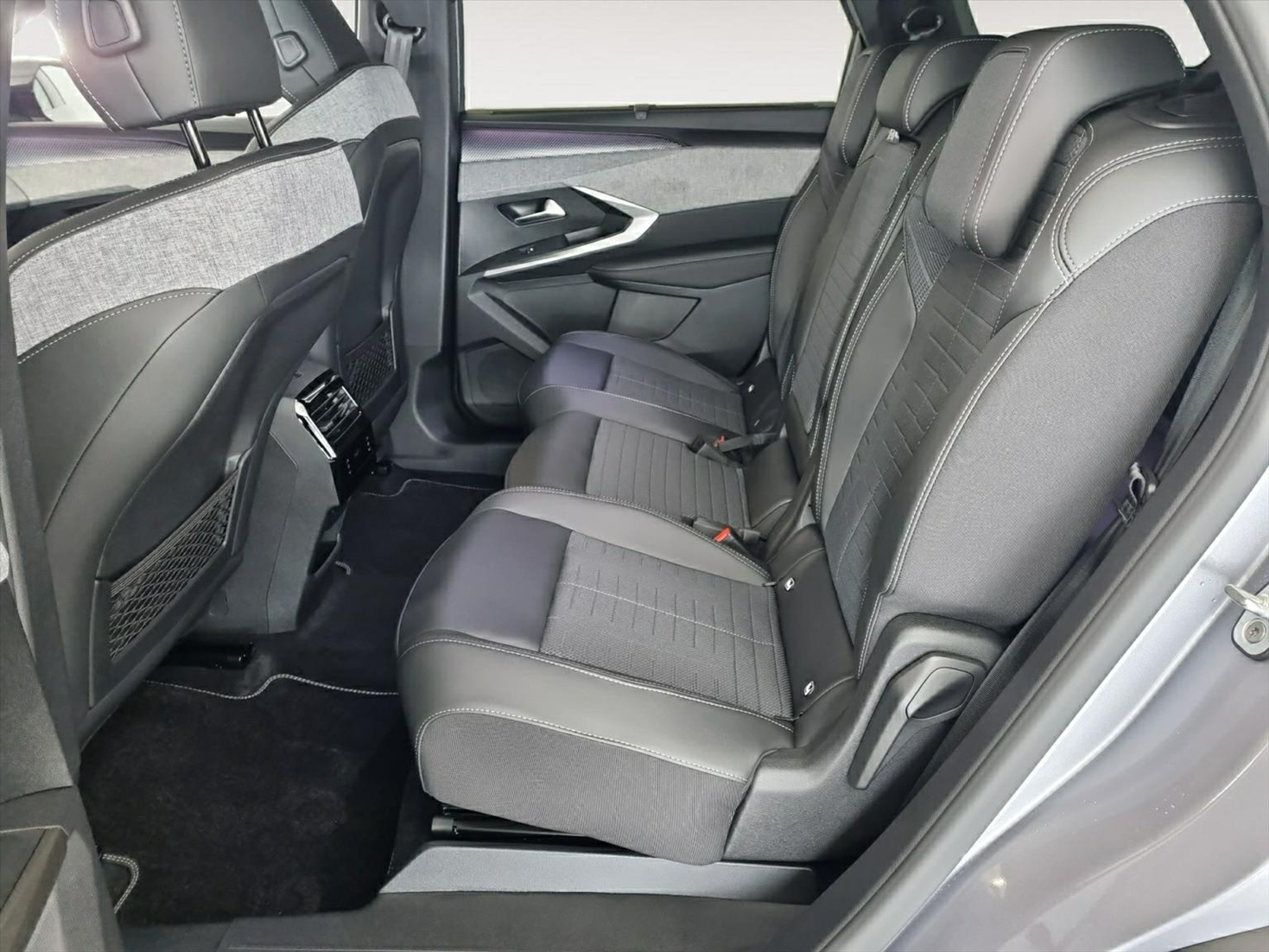 listing desktop thumbnail image 14