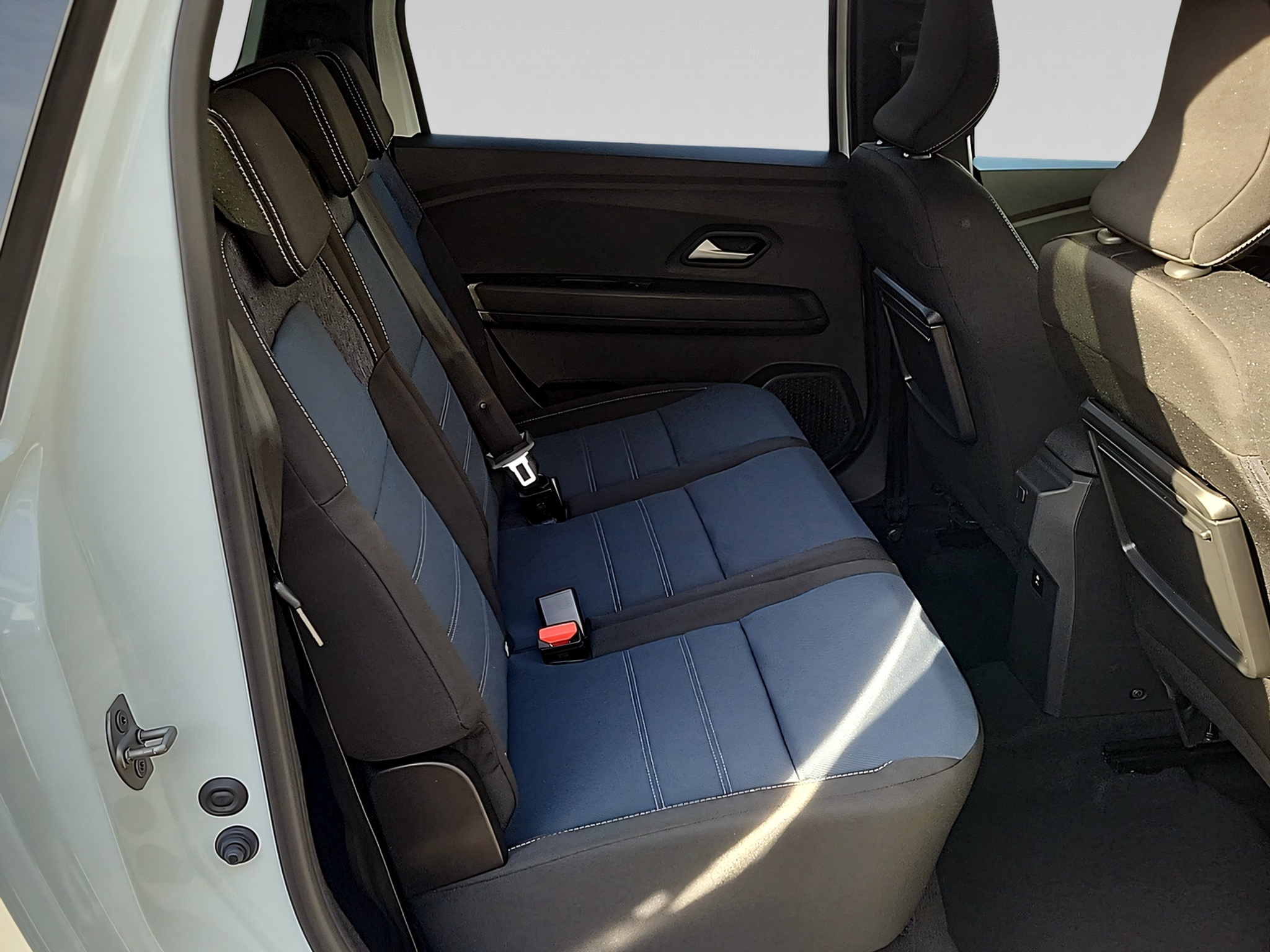 listing desktop thumbnail image 6