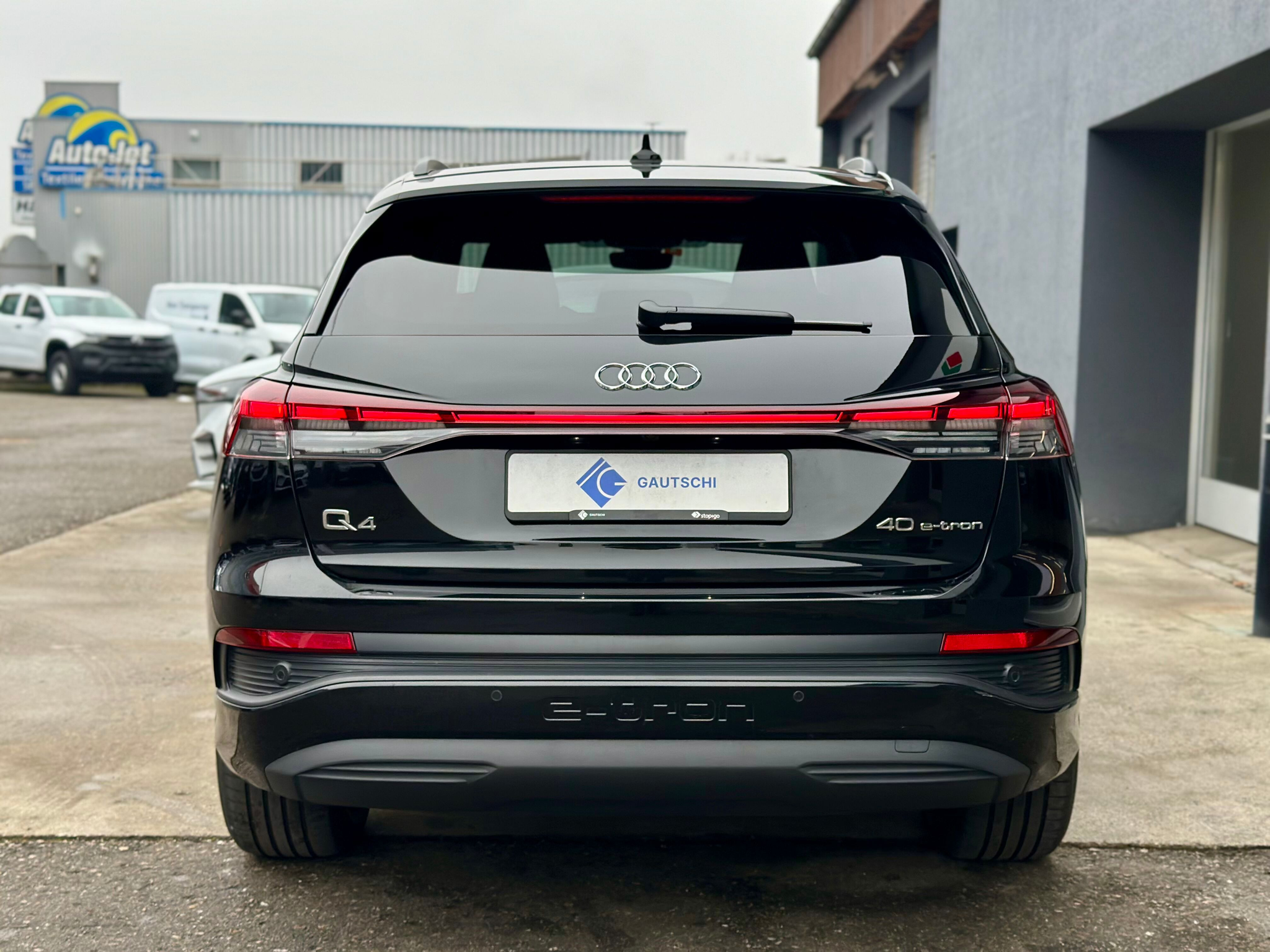 listing desktop thumbnail image 3