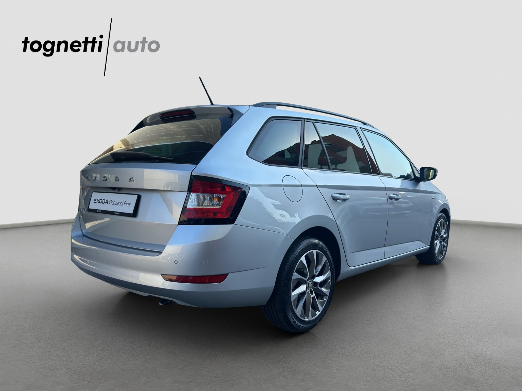 listing desktop thumbnail image 3