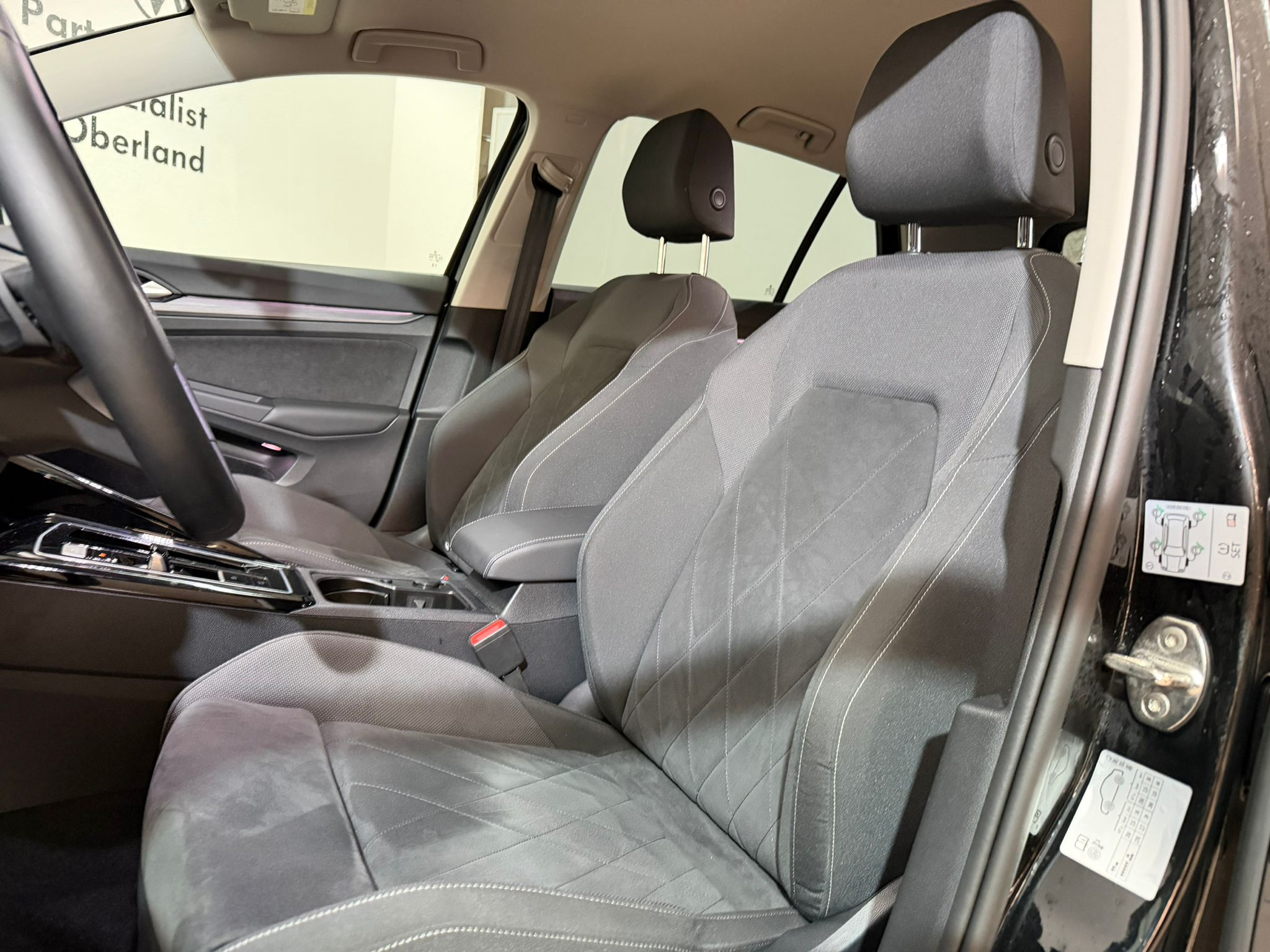 listing desktop thumbnail image 8