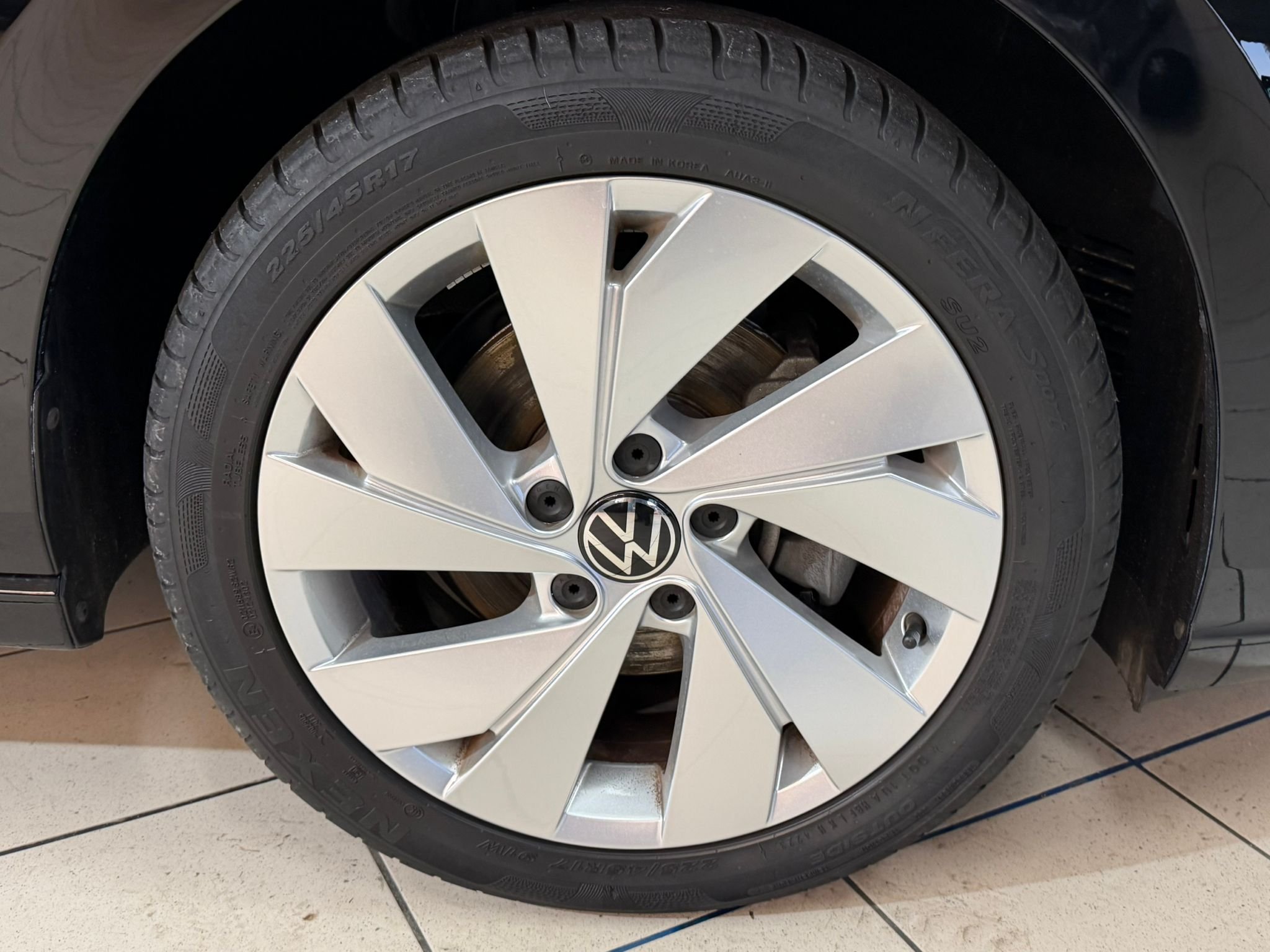 listing desktop thumbnail image 4